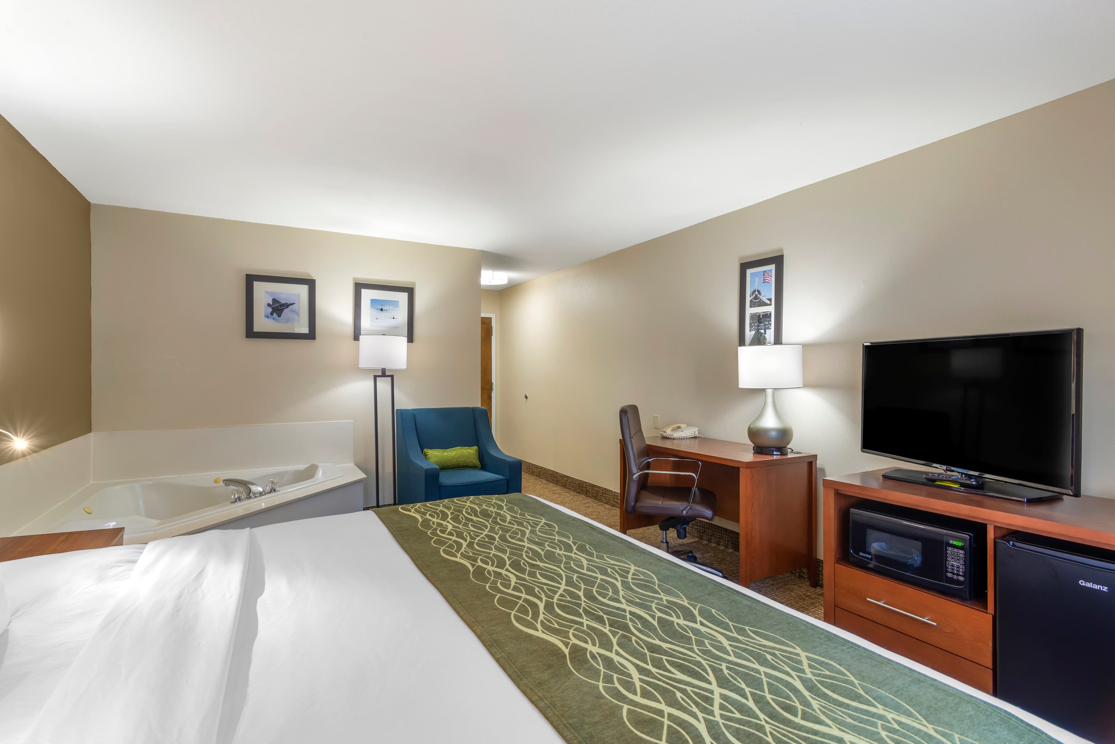 Comfort Inn & Suites - near Robins Air Force Base Main Gate - Image 4