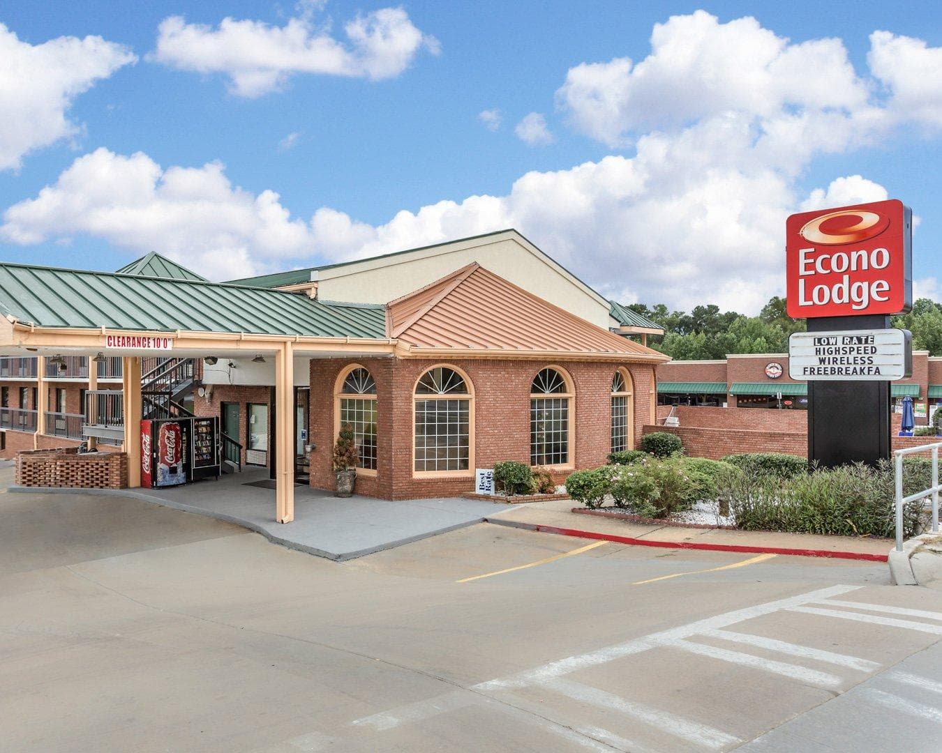 Econo Lodge Acworth East - Image 1