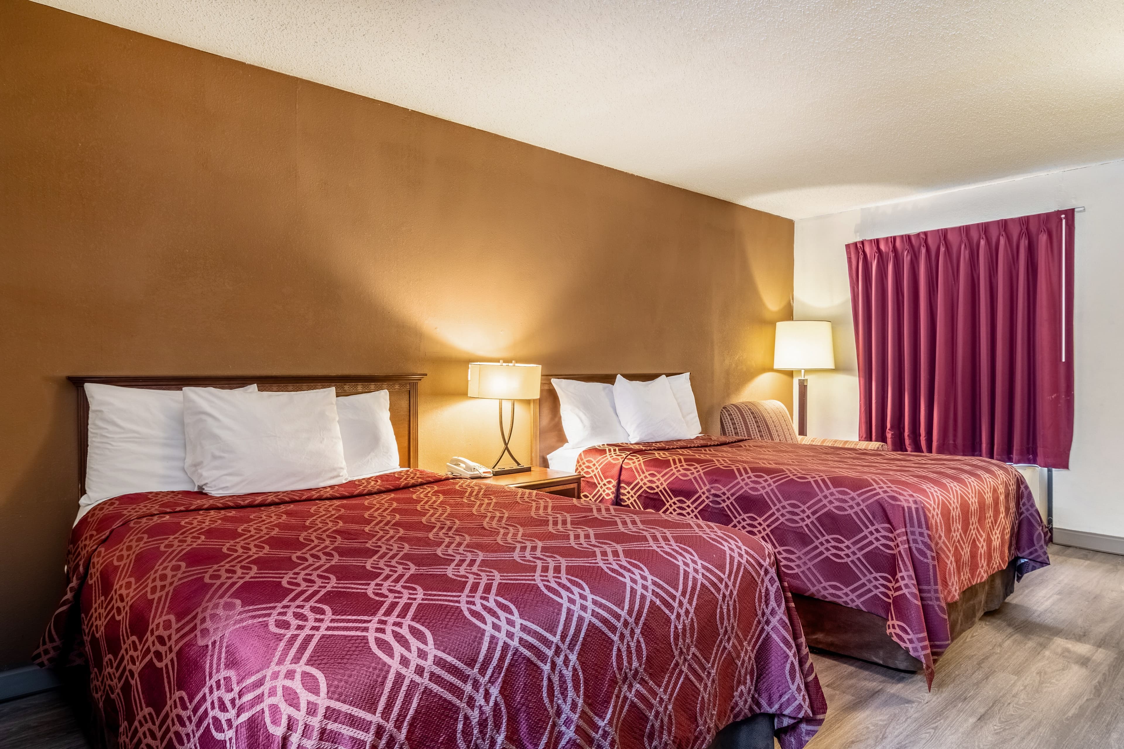 Econo Lodge Acworth East - Image 4