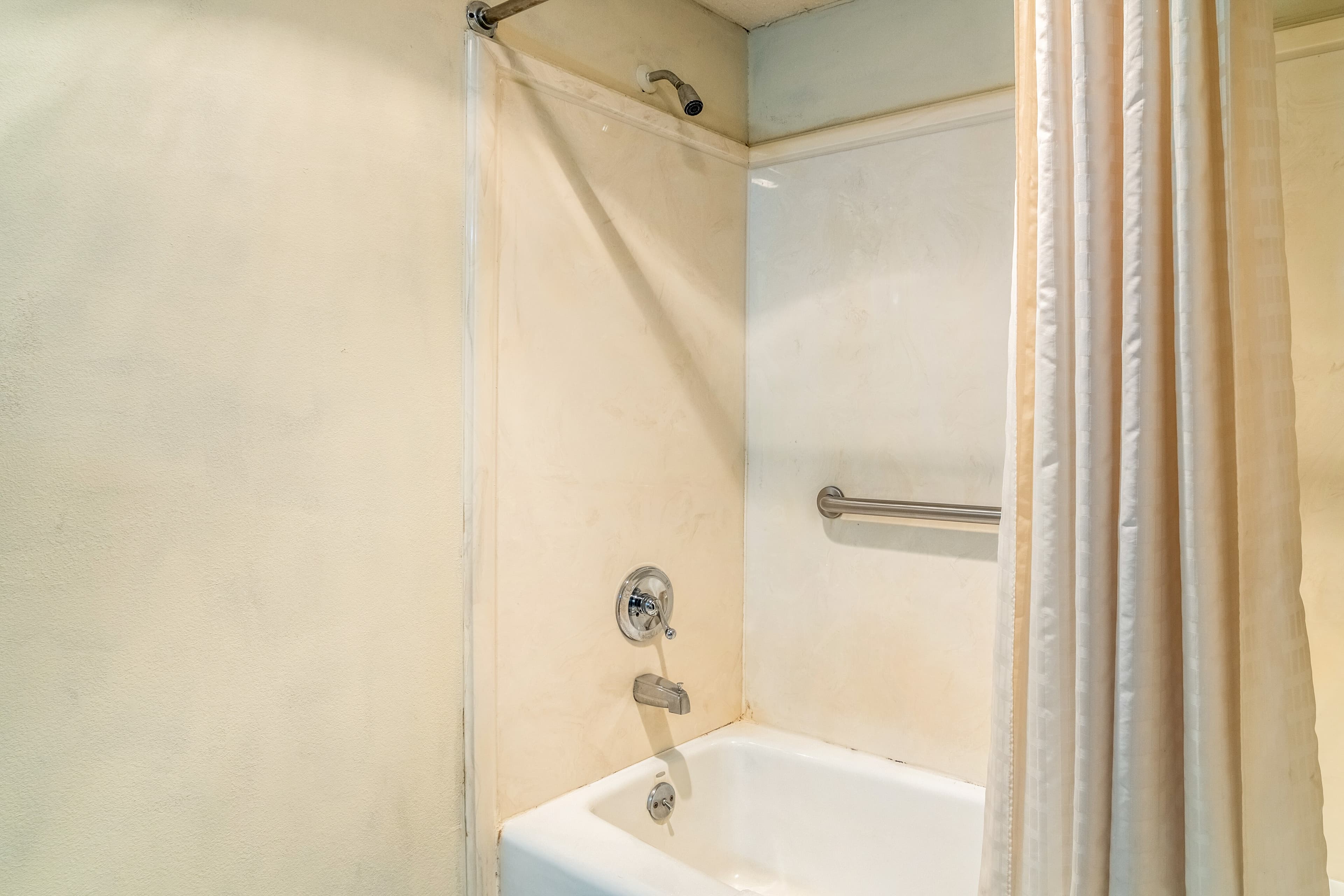 Econo Lodge Acworth East — 8