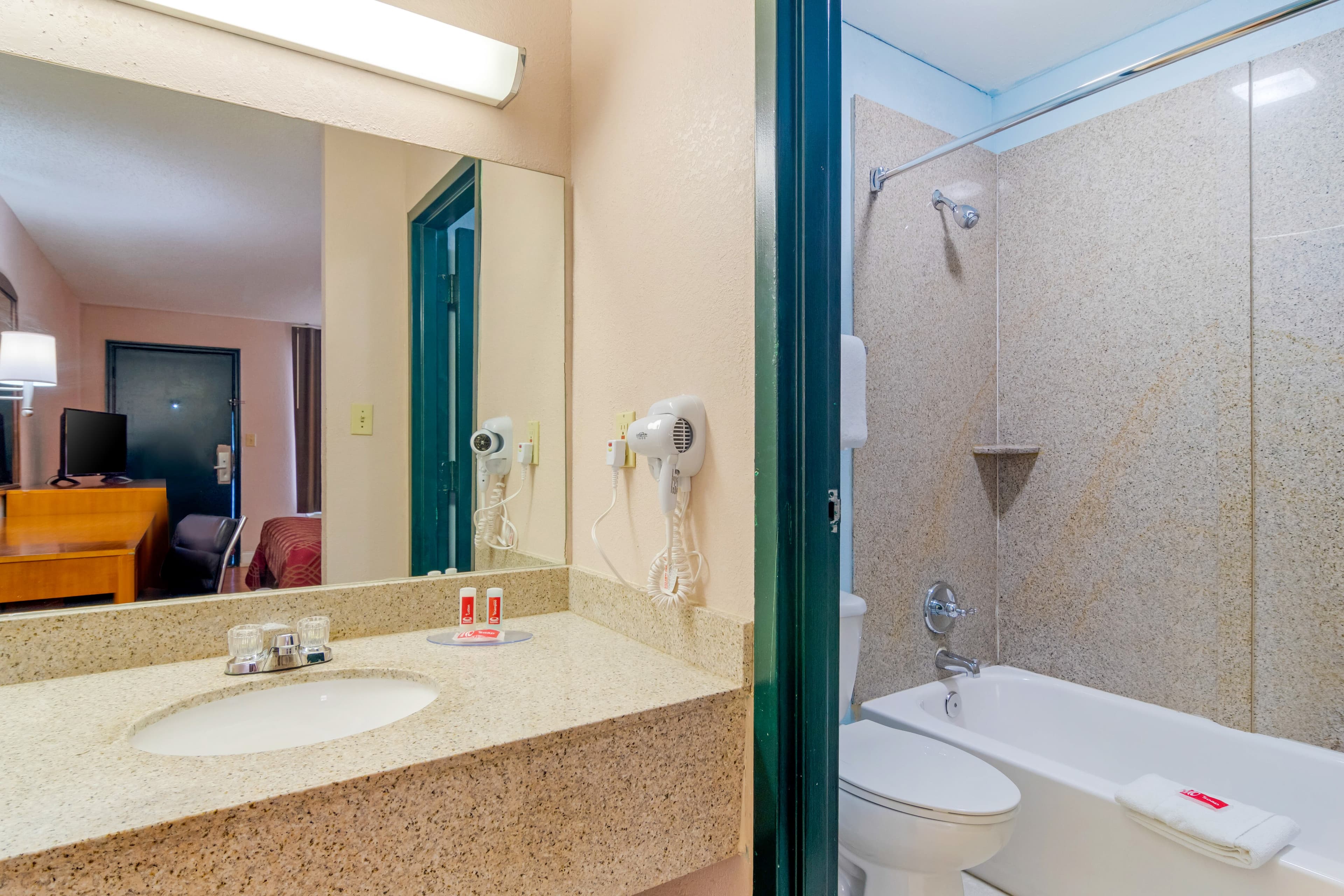Econo Lodge Decatur - Atlanta East — 18
