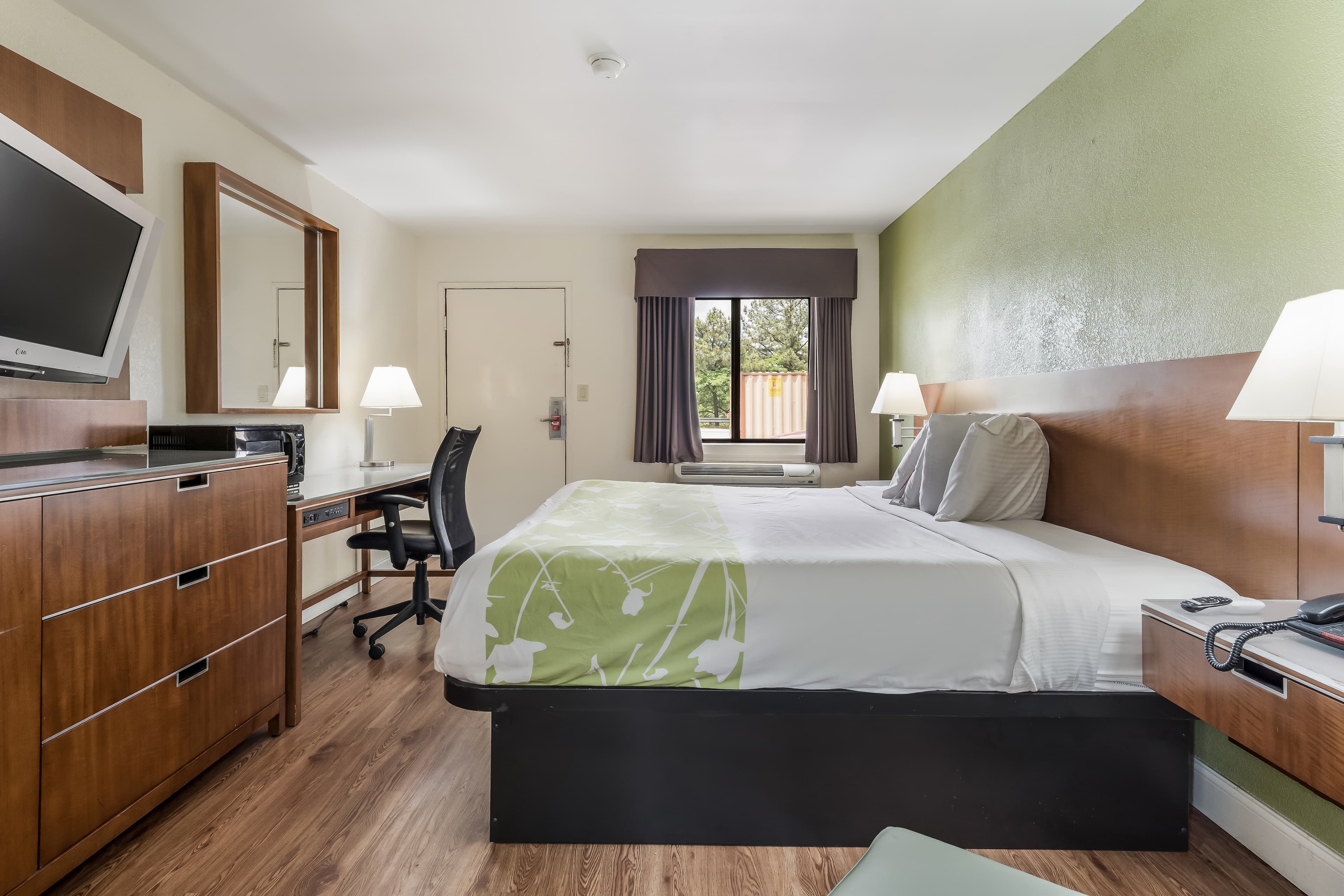 Econo Lodge Atlanta Airport East — 14