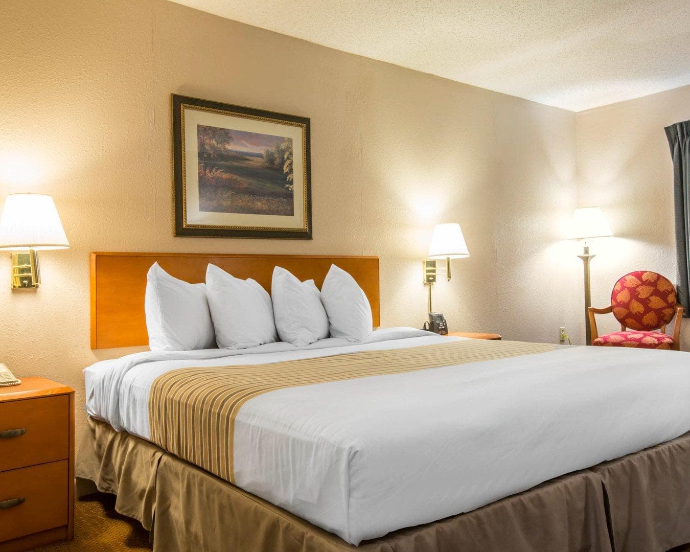 Econo Lodge Inn & Suites Columbus near Fort Benning — 6