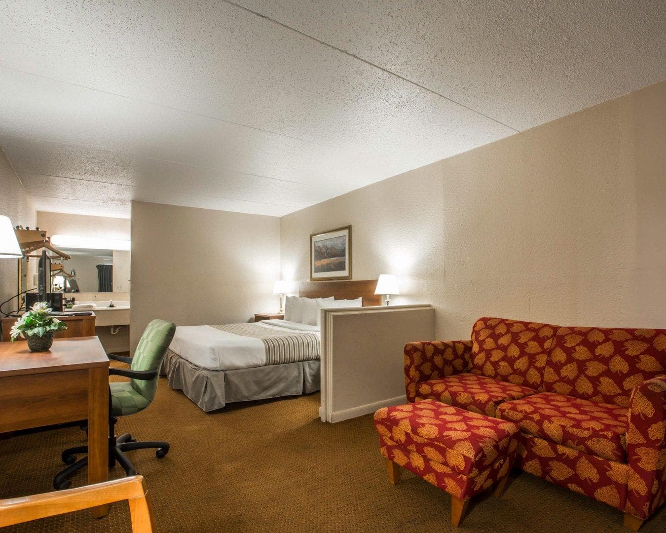 Econo Lodge Inn & Suites Columbus near Fort Benning — 21