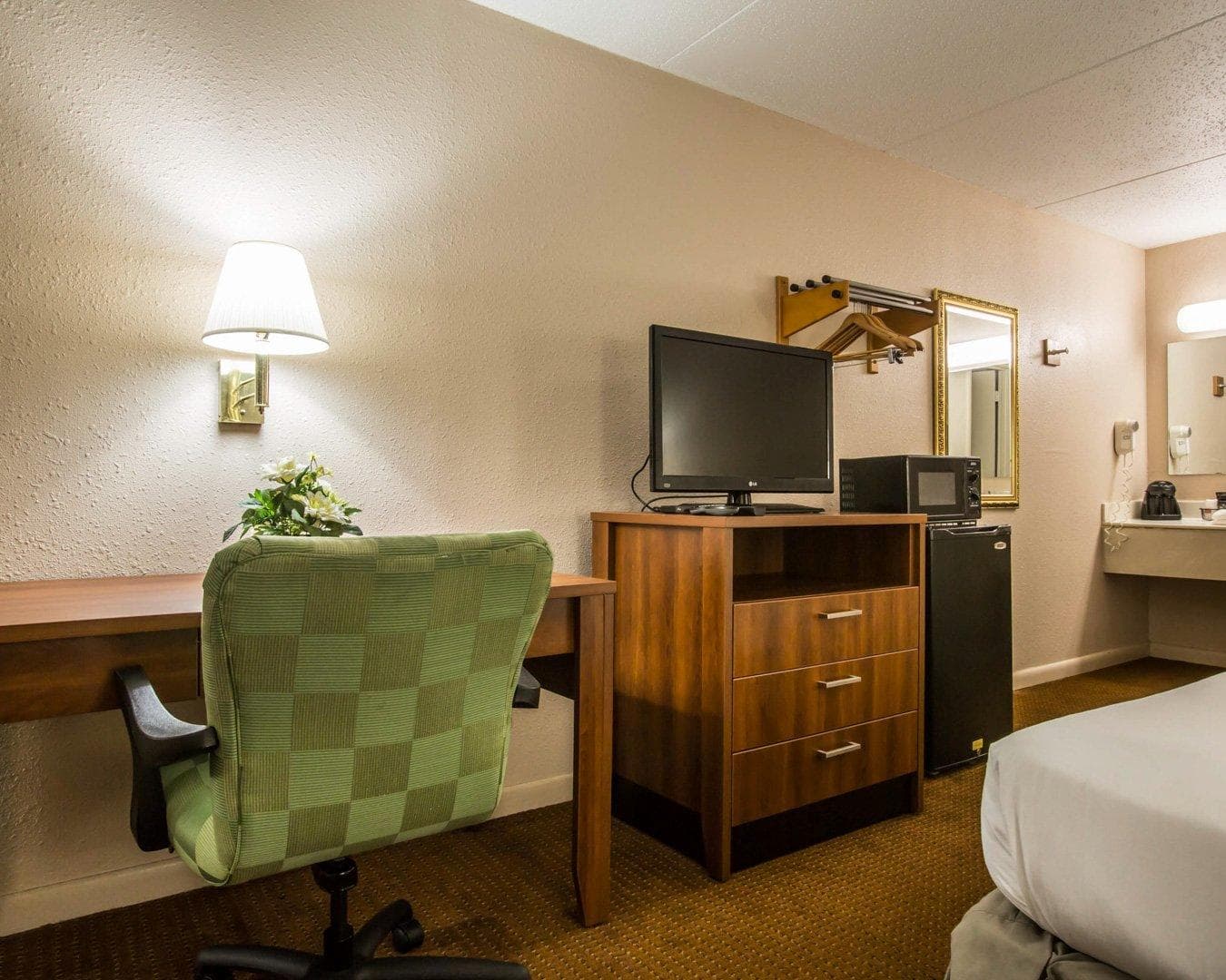 Econo Lodge Inn & Suites Columbus near Fort Benning — 23