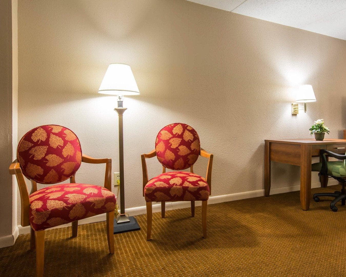Econo Lodge Inn & Suites Columbus near Fort Benning — 24