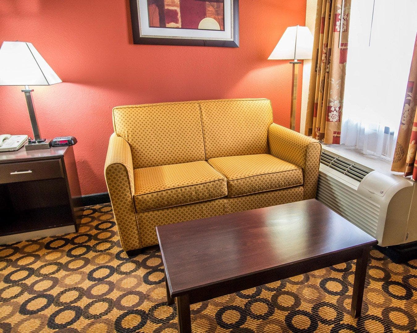 Econo Lodge Richmond Hill — 8