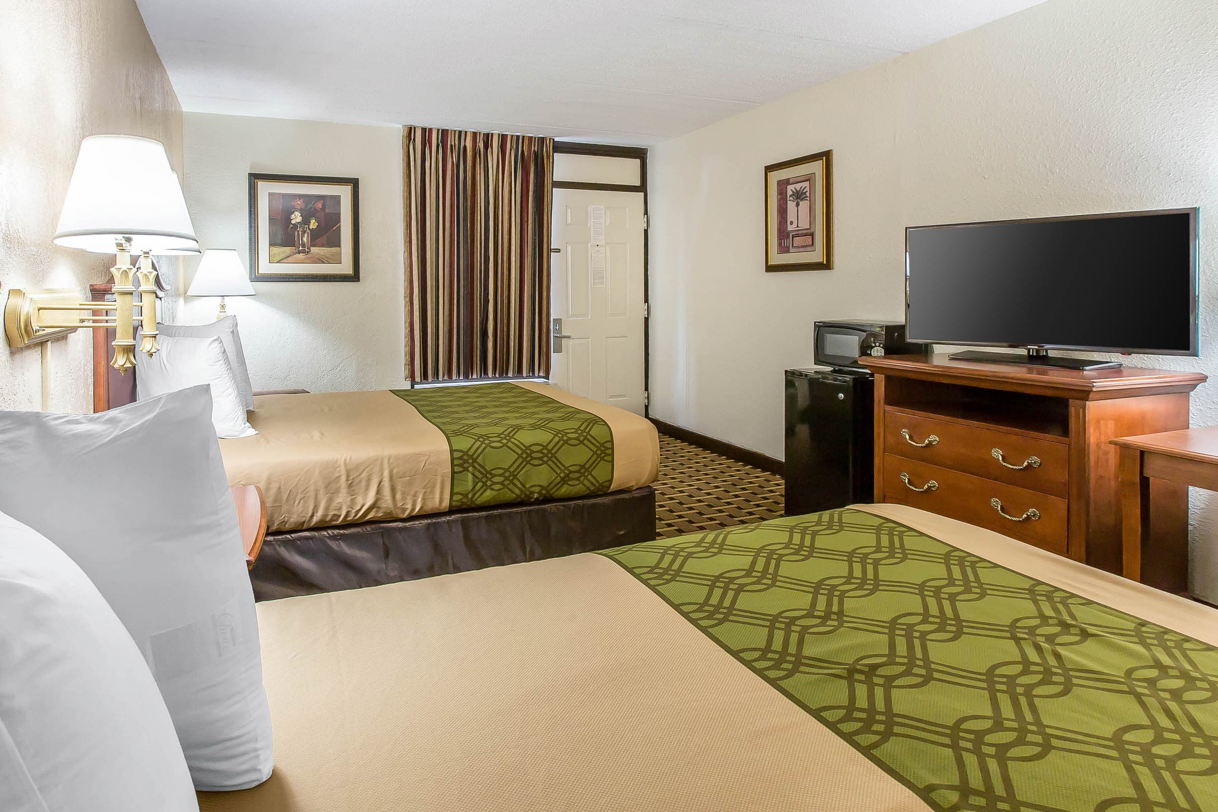 Econo Lodge Savannah Midtown - Image 4