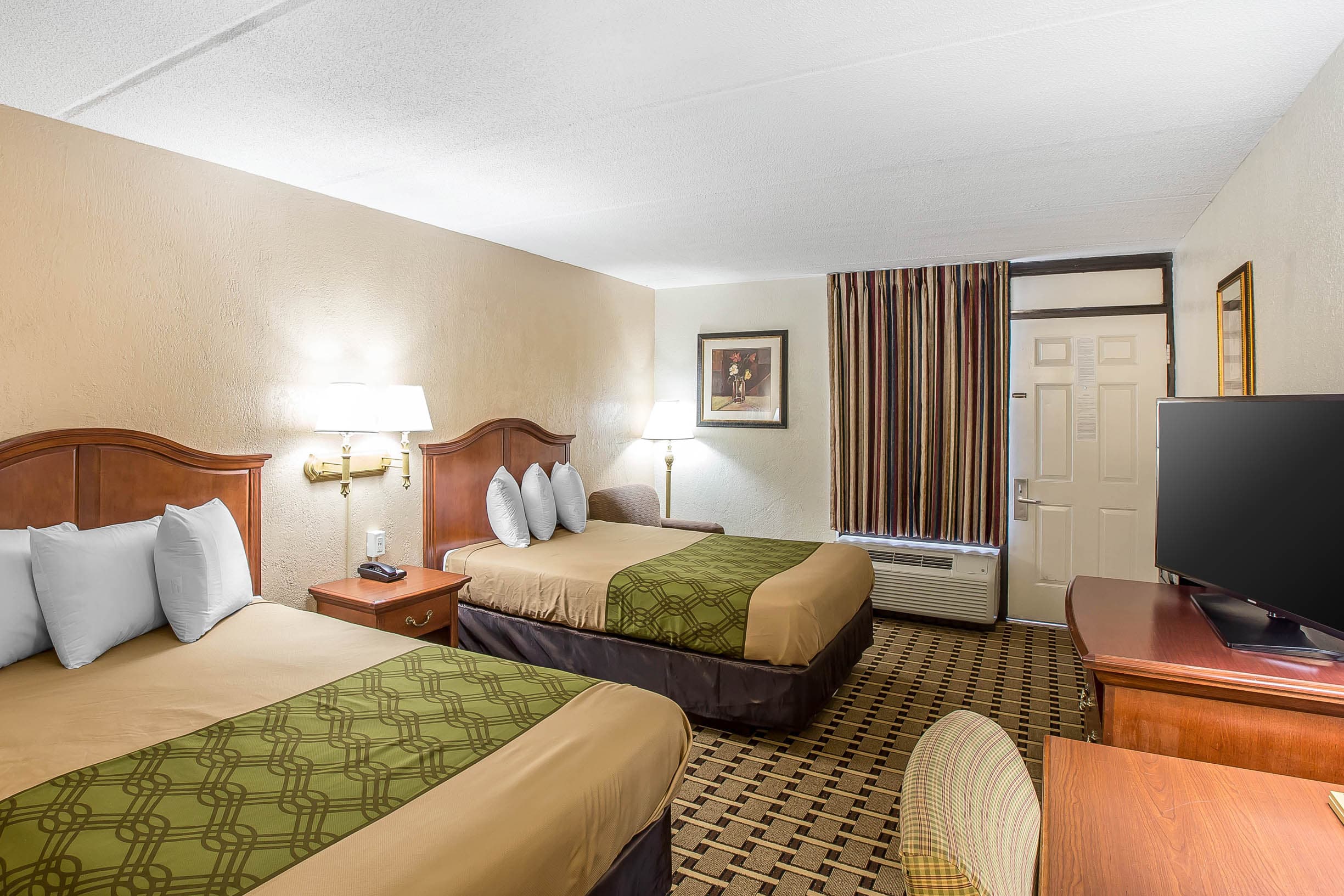 Econo Lodge Savannah Midtown - Image 5