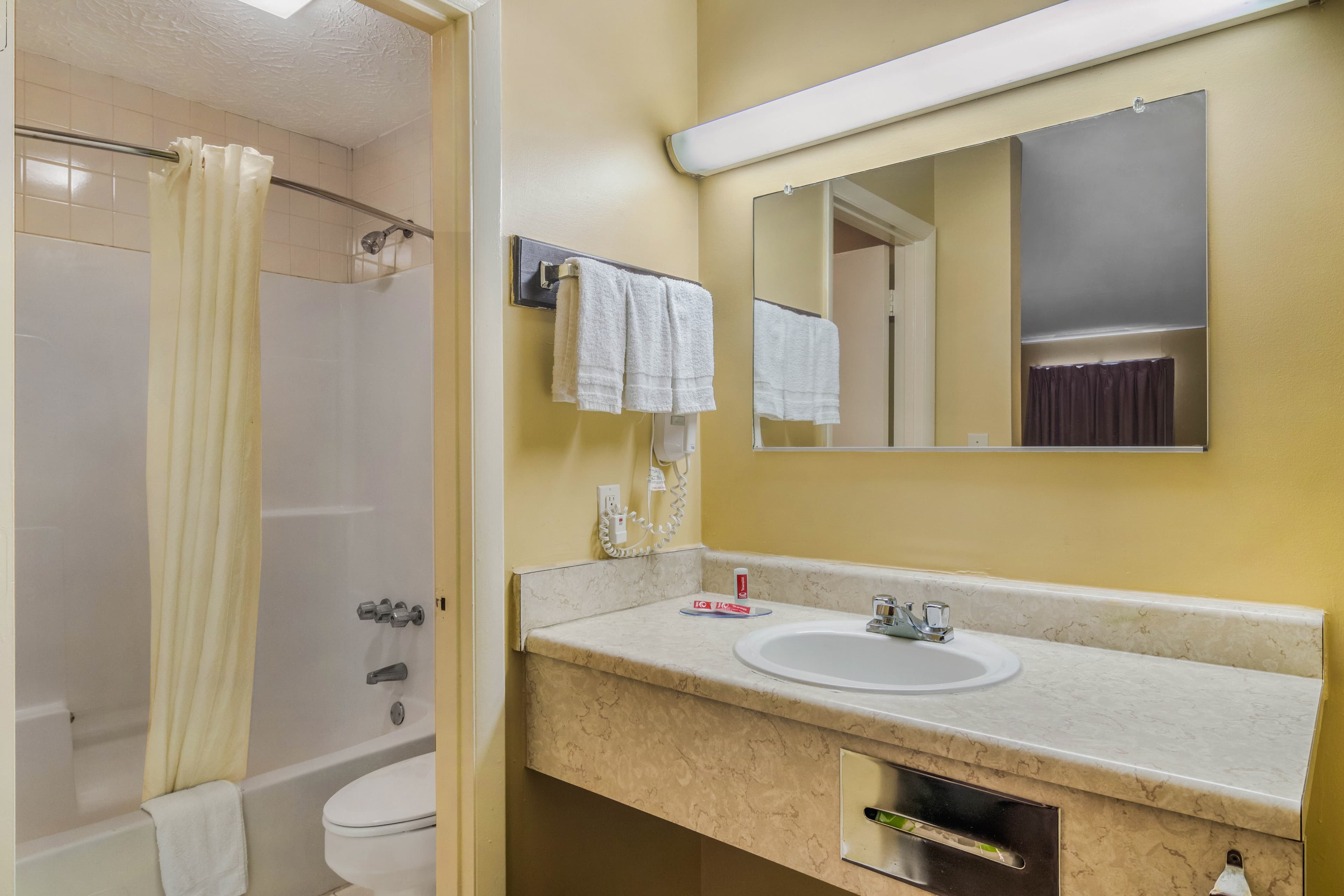 Econo Lodge Union City - Atlanta South — 9