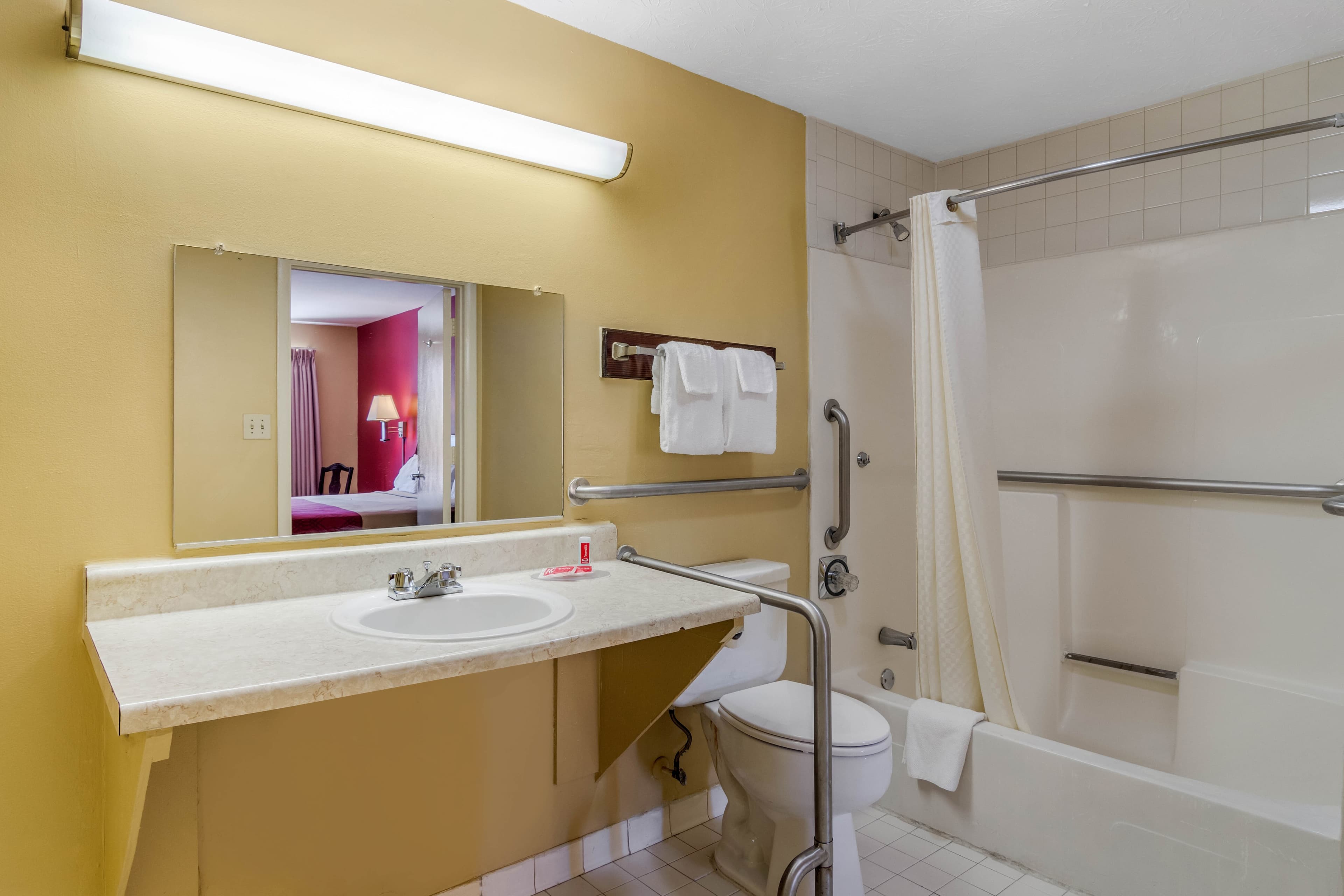 Econo Lodge Union City - Atlanta South — 16