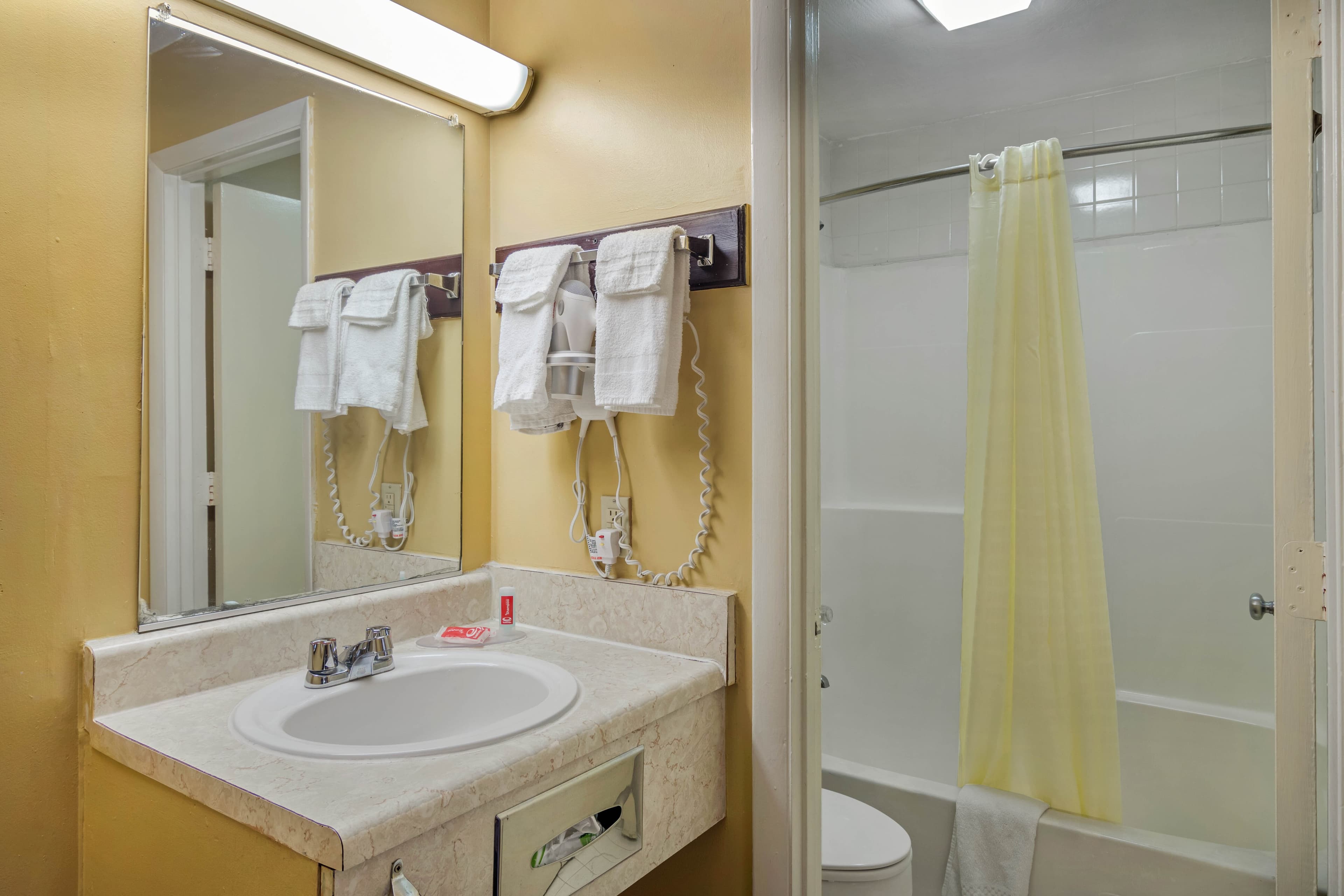 Econo Lodge Union City - Atlanta South — 30