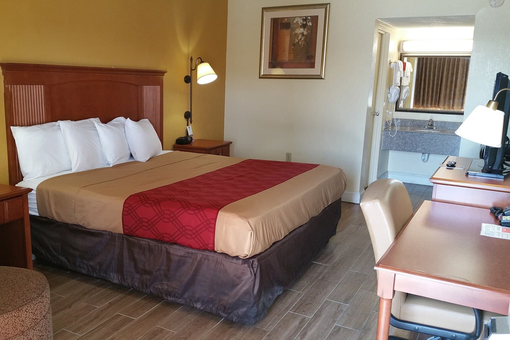 Econo Lodge Byron near Historic District - Warner Robins - Image 2
