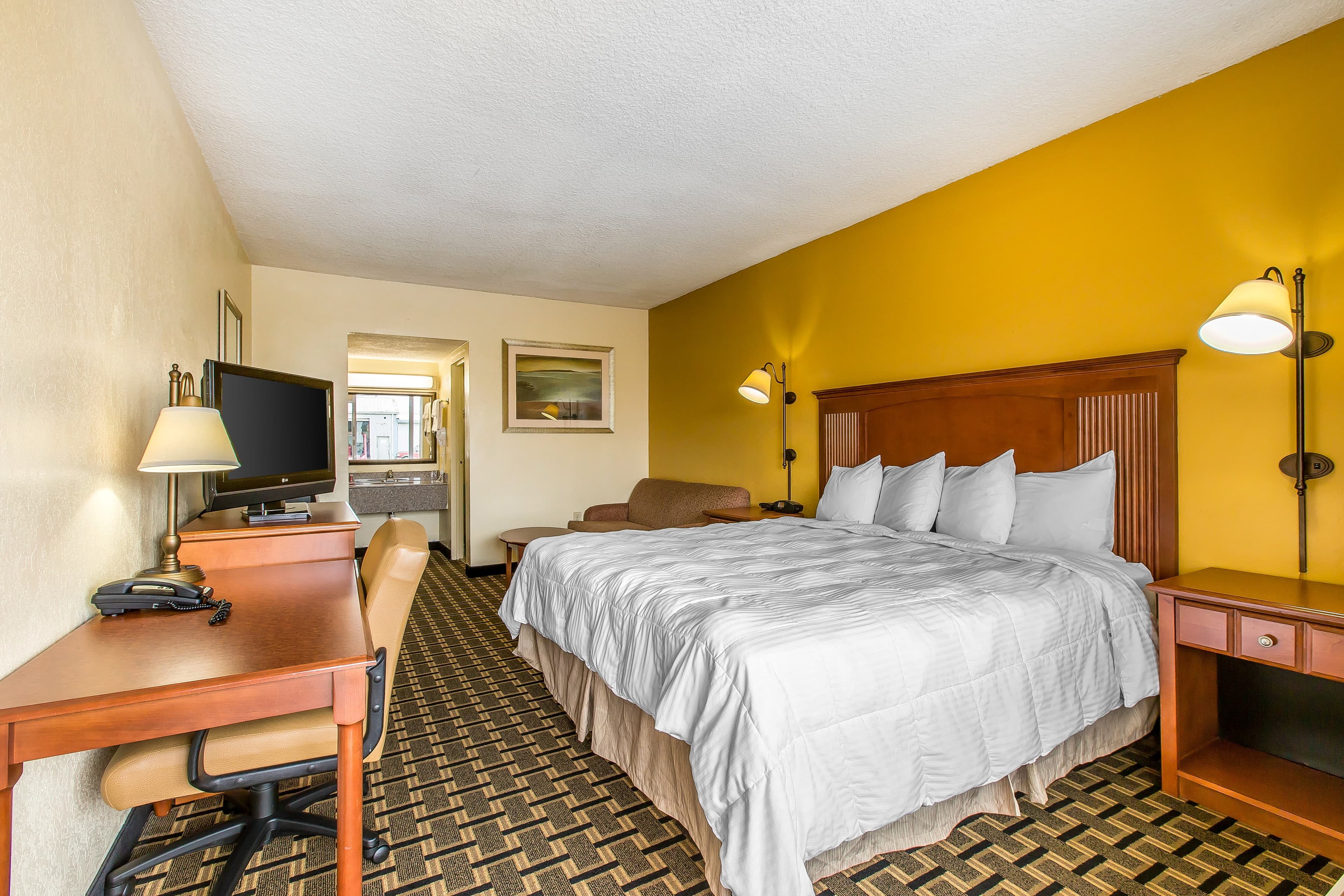 Econo Lodge Byron near Historic District - Warner Robins - Image 3