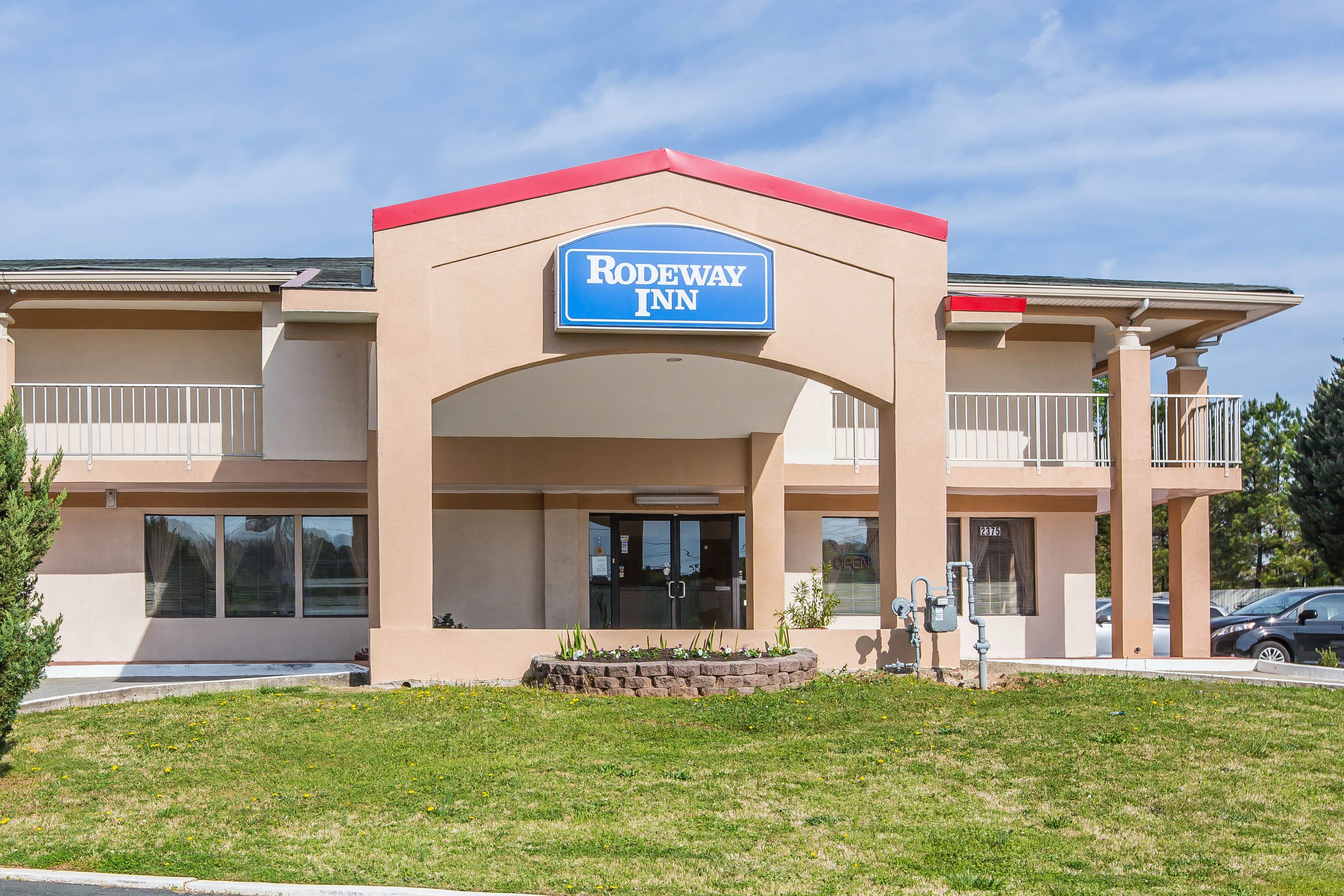 Rodeway Inn Marietta near Dobbins ARB - Image 1