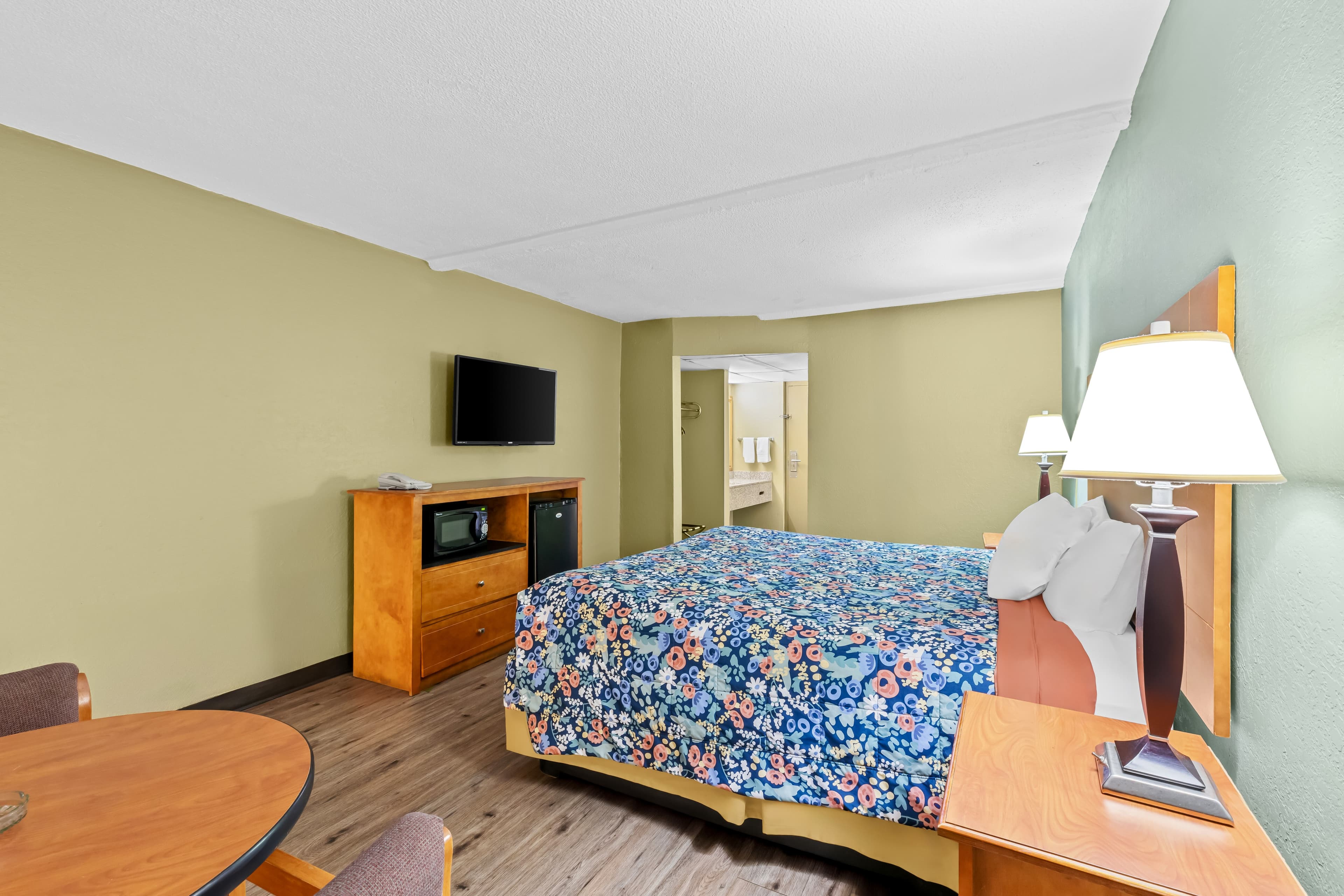 Rodeway Inn Stone Mountain - Image 3