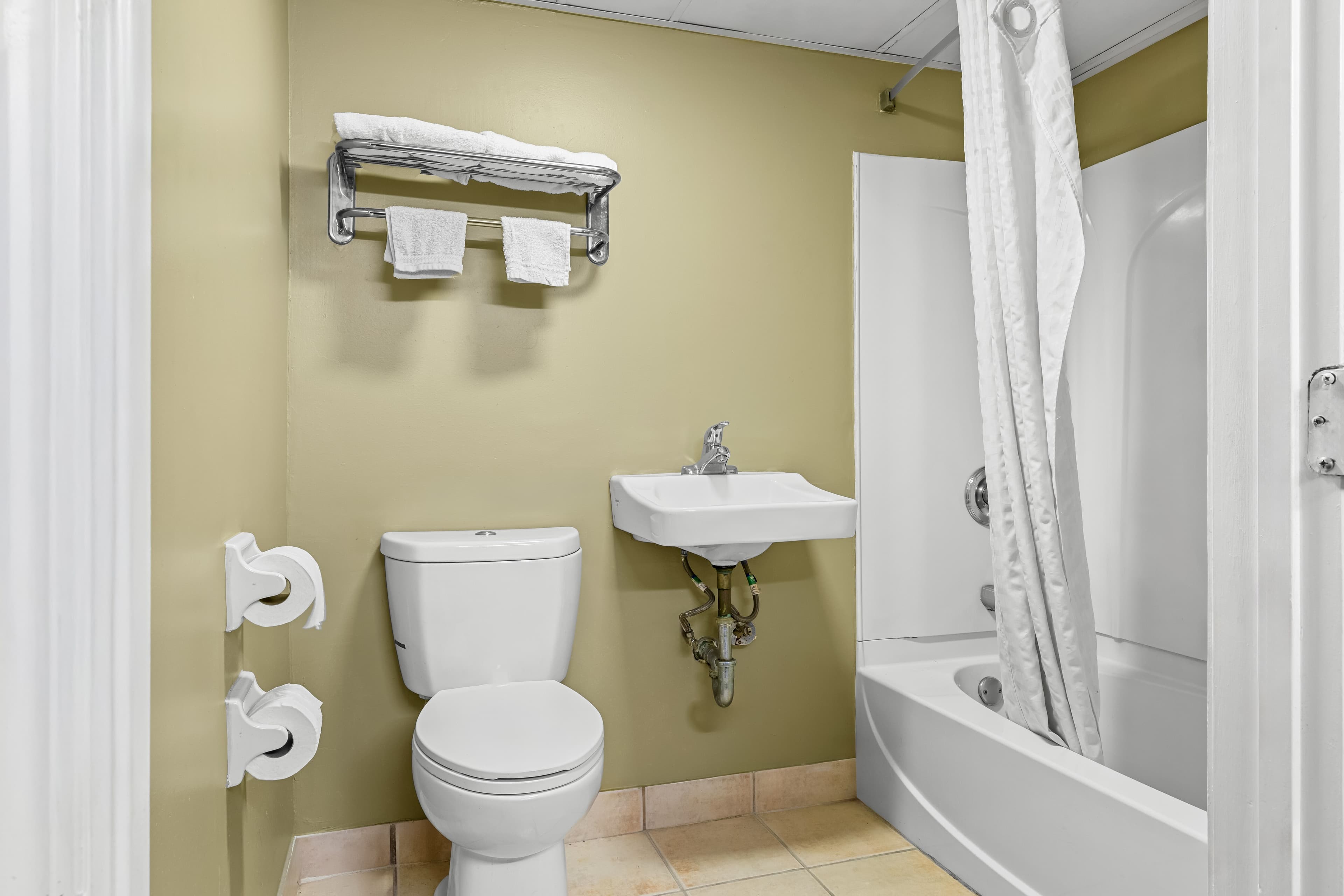 Rodeway Inn Stone Mountain - Image 5