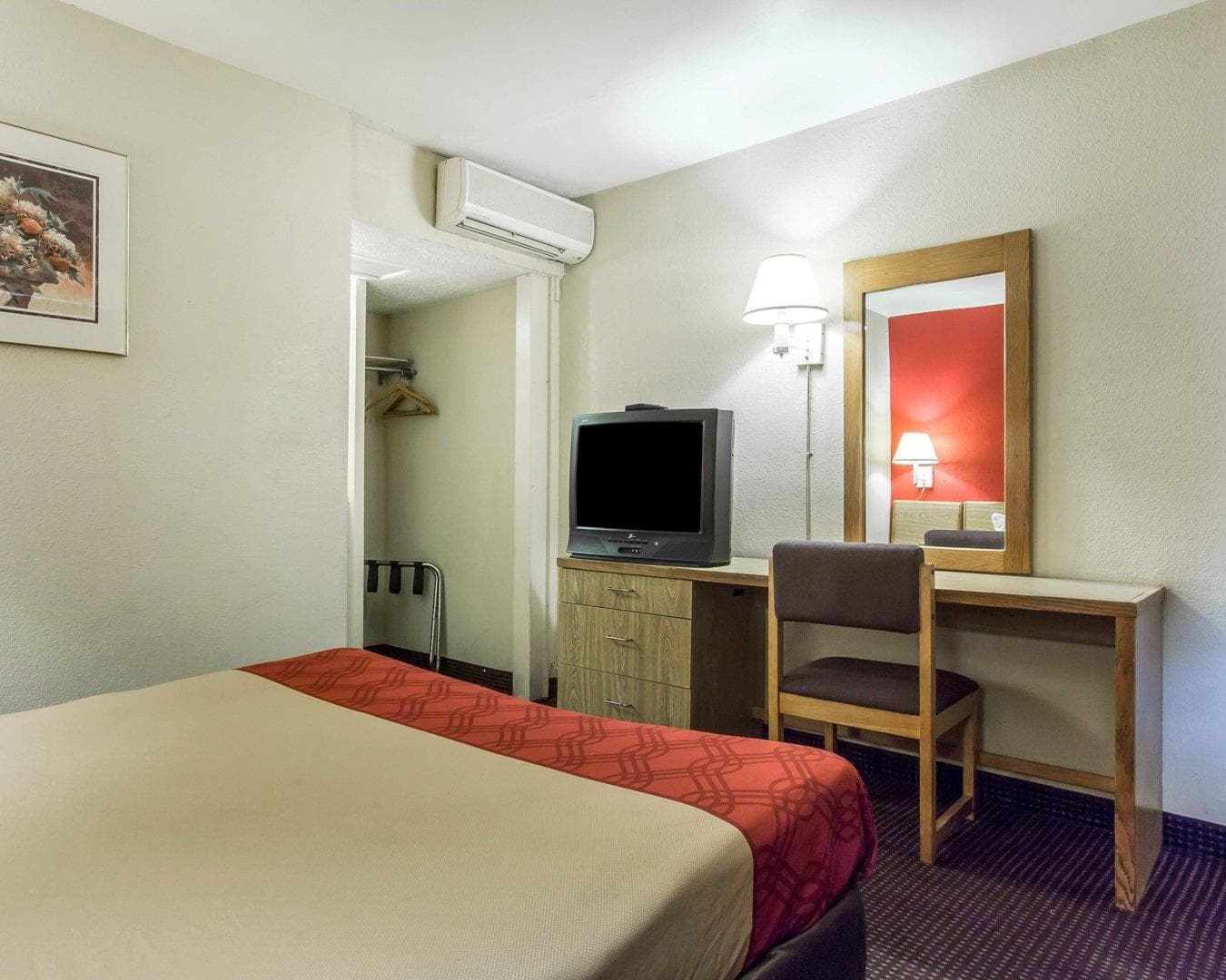 Econo Lodge Atlanta College Park — 8