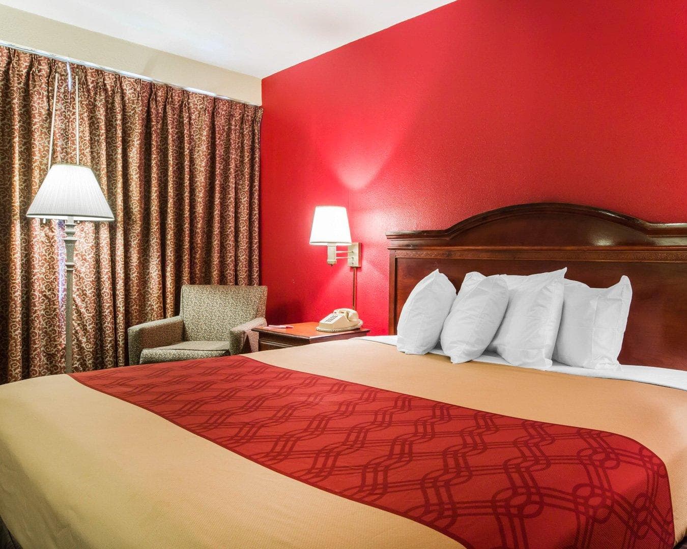 Econo Lodge Atlanta College Park - Image 2