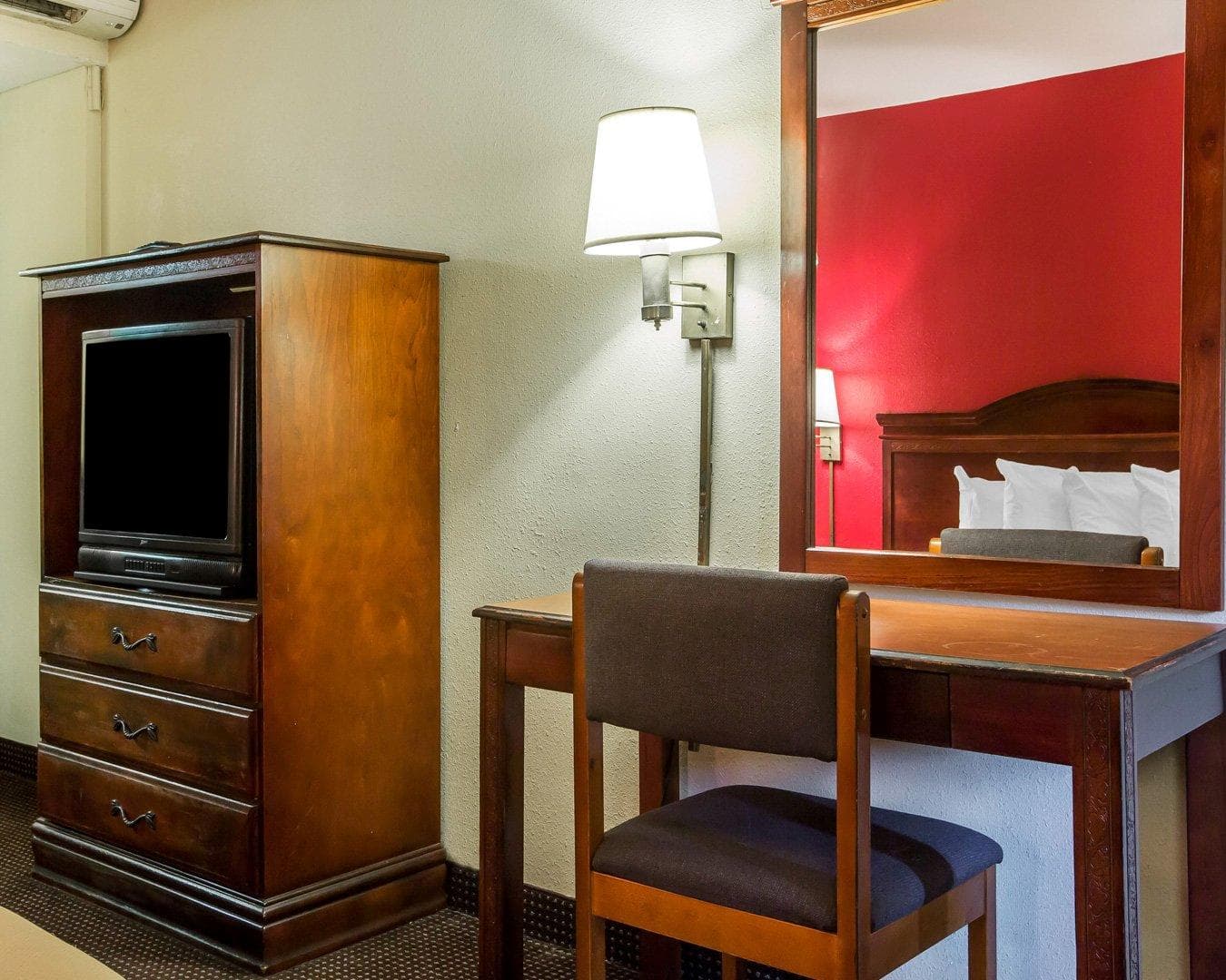Econo Lodge Atlanta College Park - Image 3