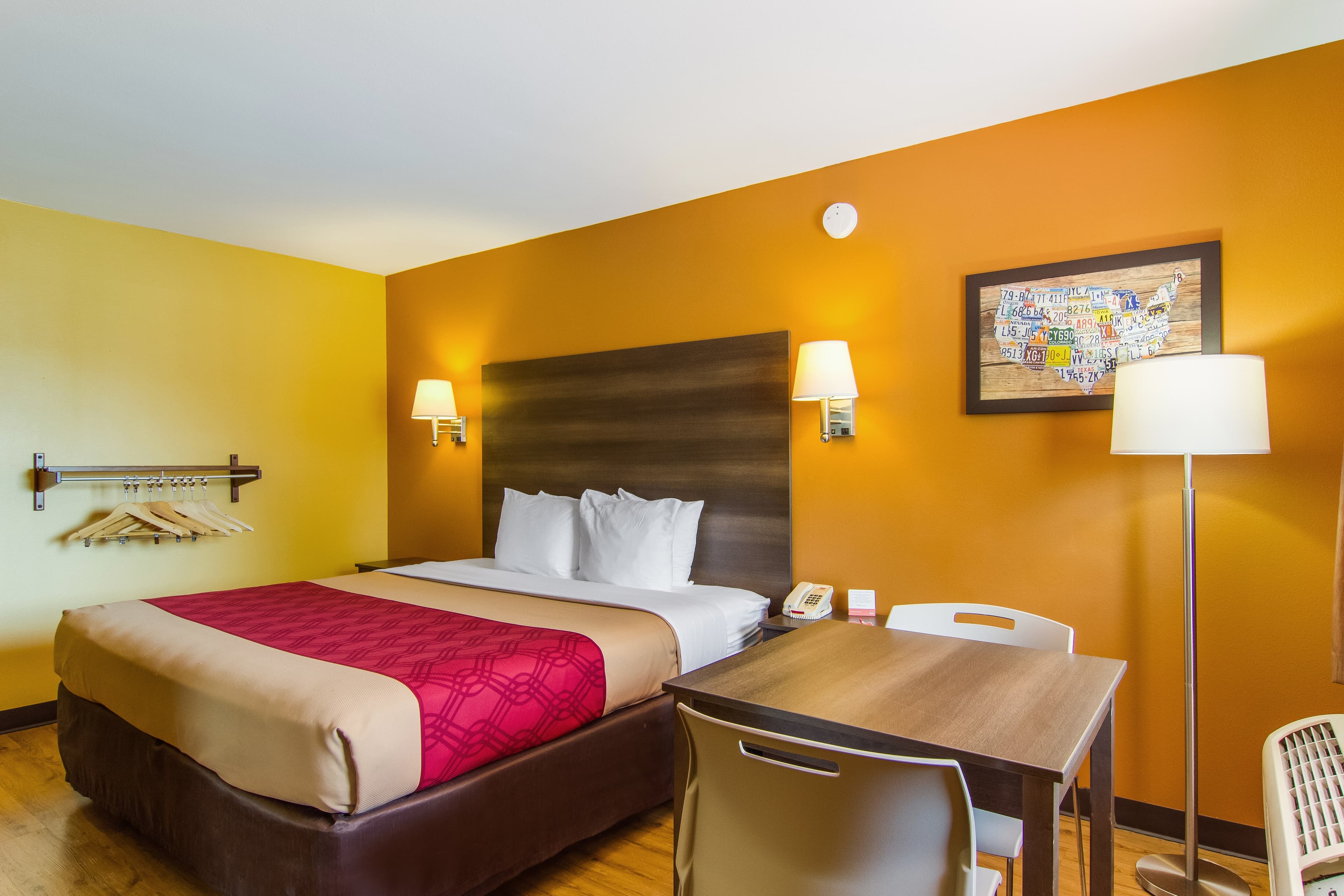 Econo Lodge Kingsland — 17
