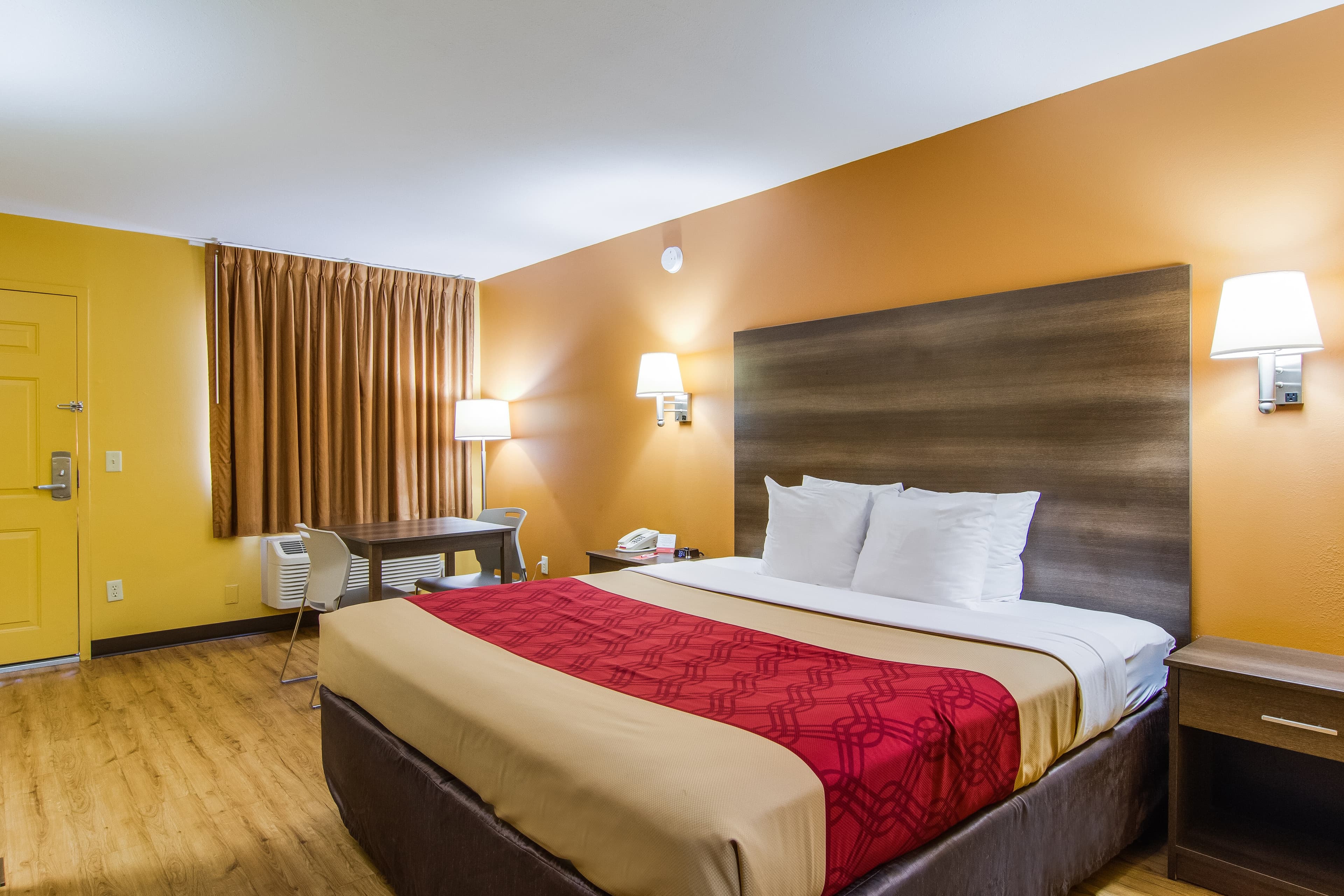 Econo Lodge Kingsland — 24