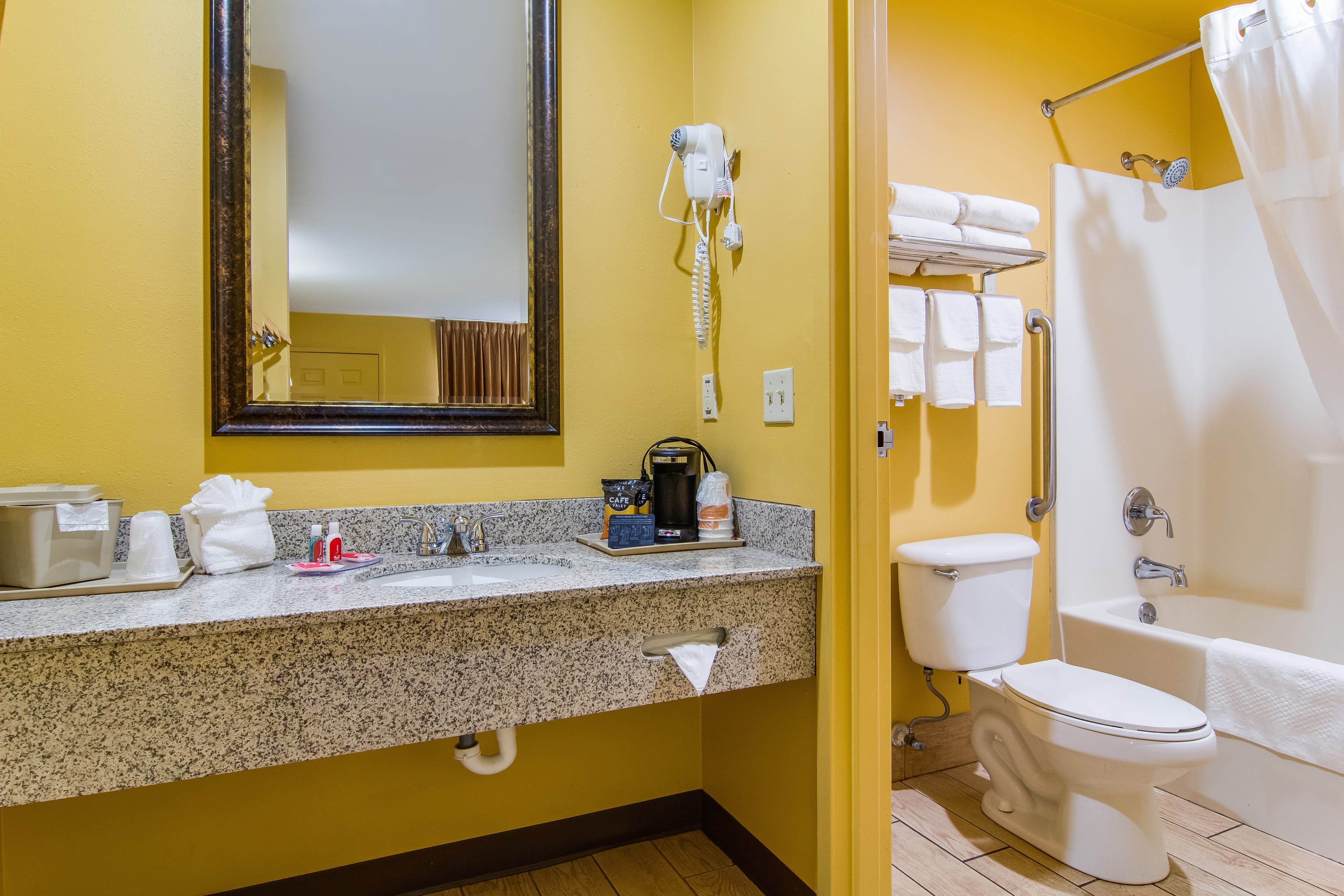 Econo Lodge Kingsland - Image 3