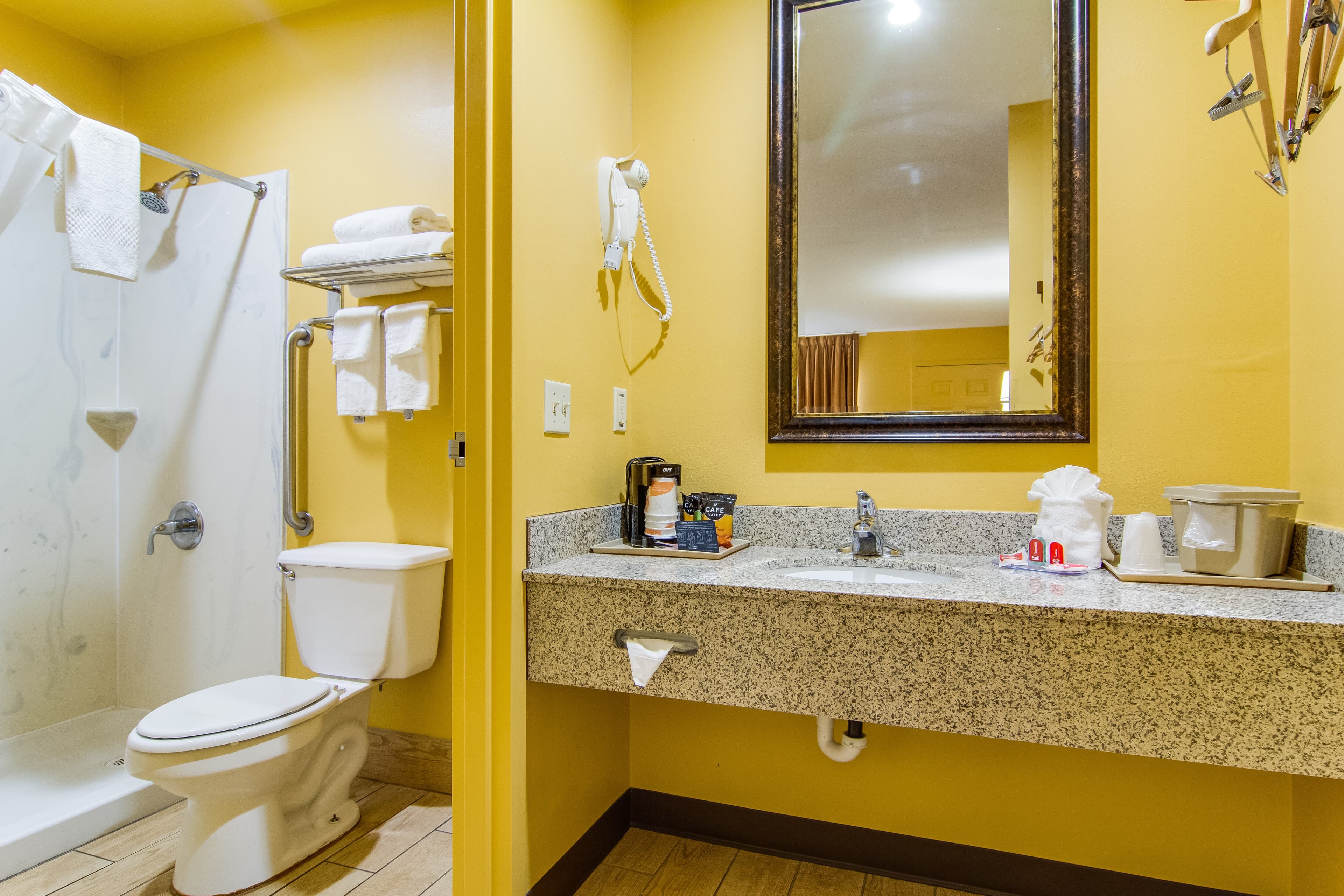 Econo Lodge Kingsland - Image 4