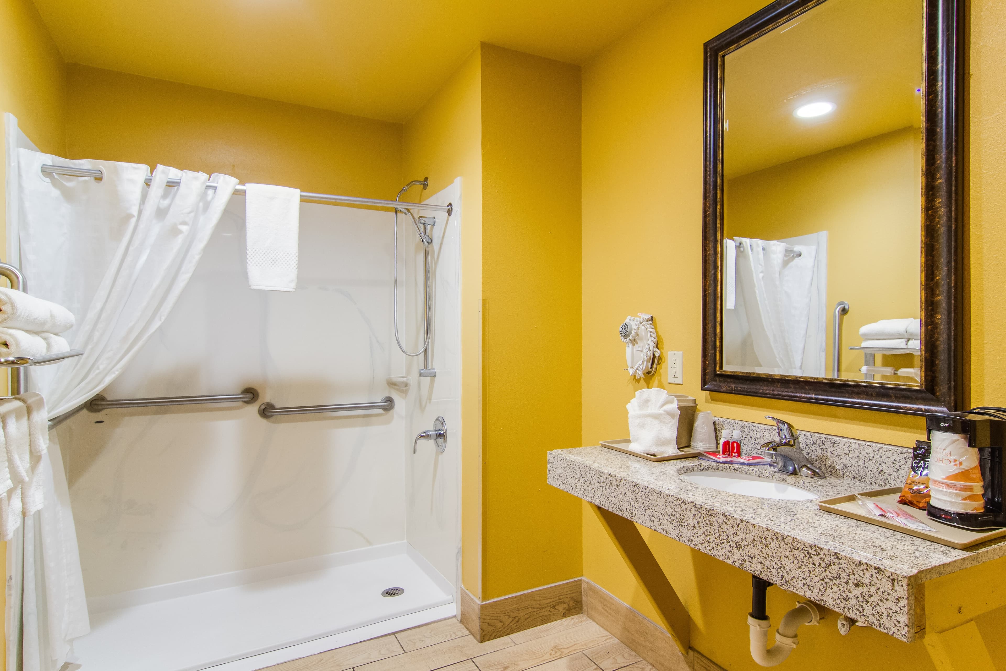 Econo Lodge Kingsland — 12