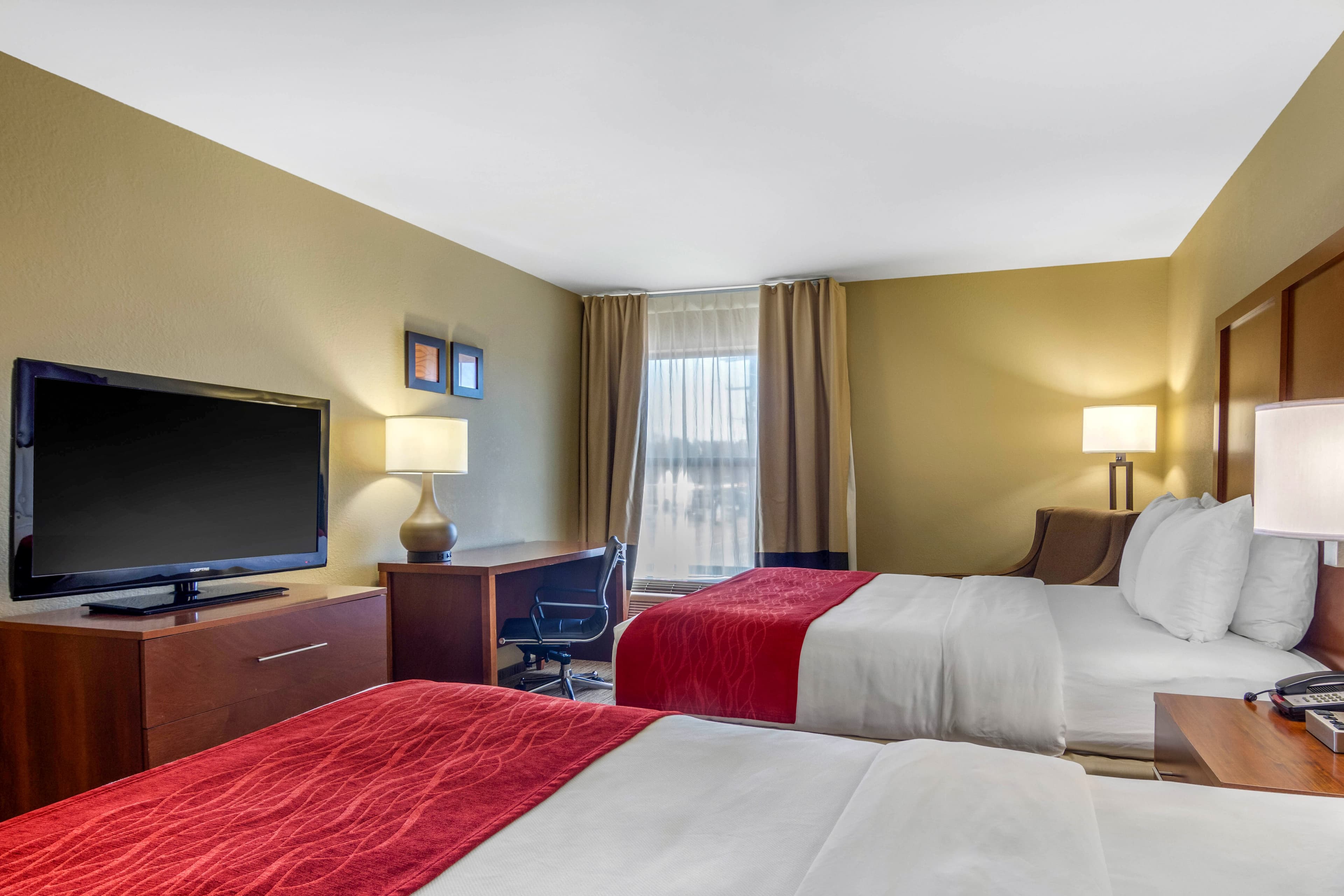 Comfort Inn & Suites LaGrange East - Image 5
