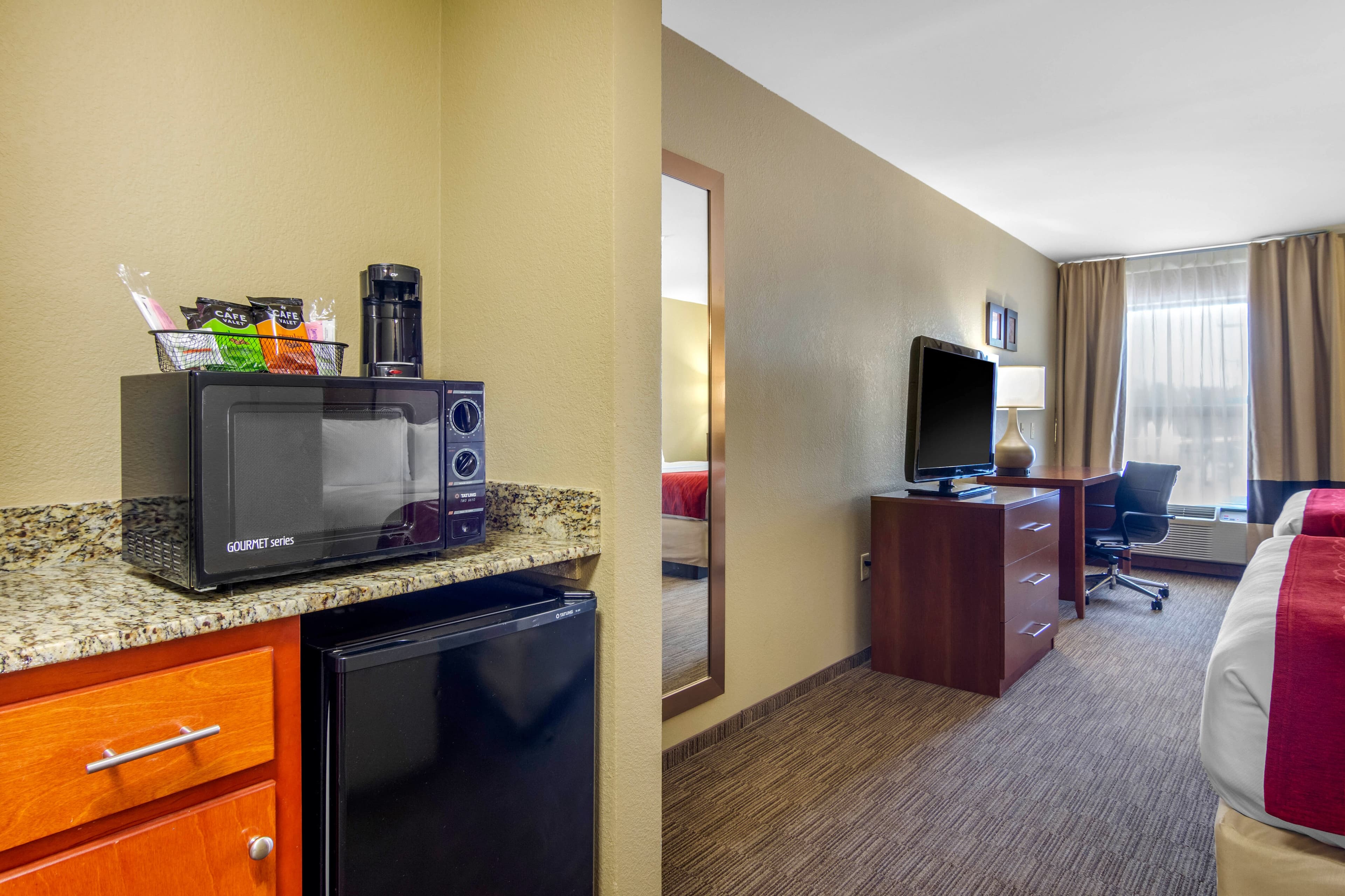Comfort Inn & Suites LaGrange East — 9