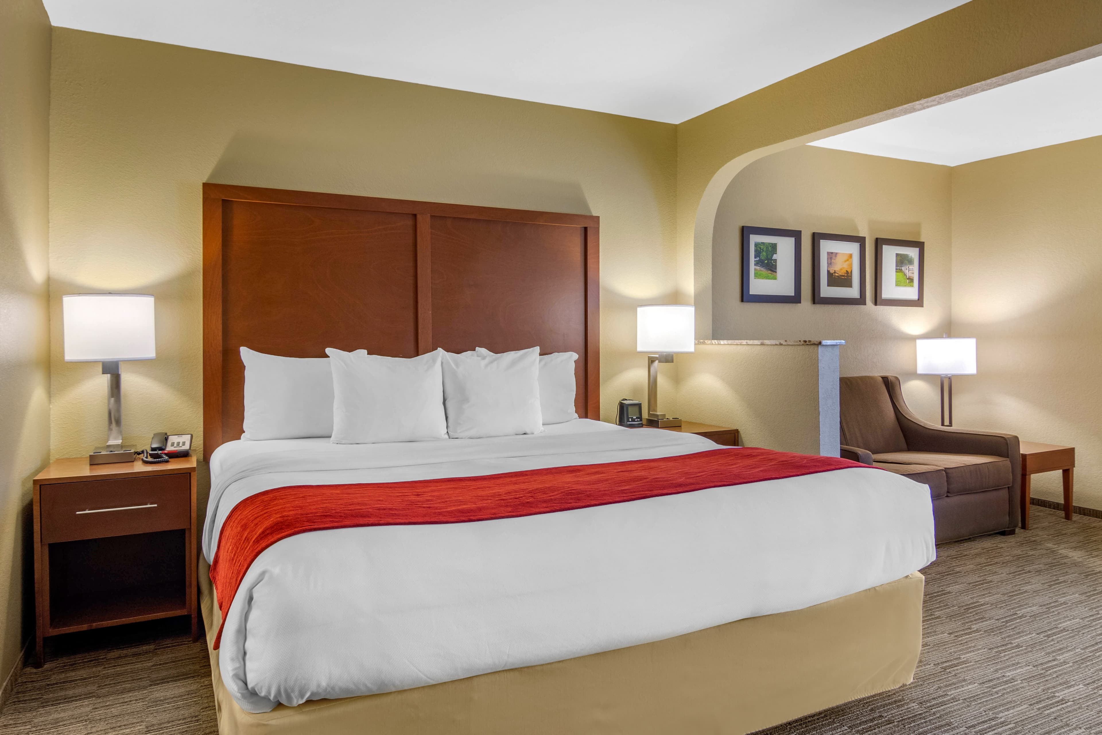Comfort Inn & Suites LaGrange East - Image 2