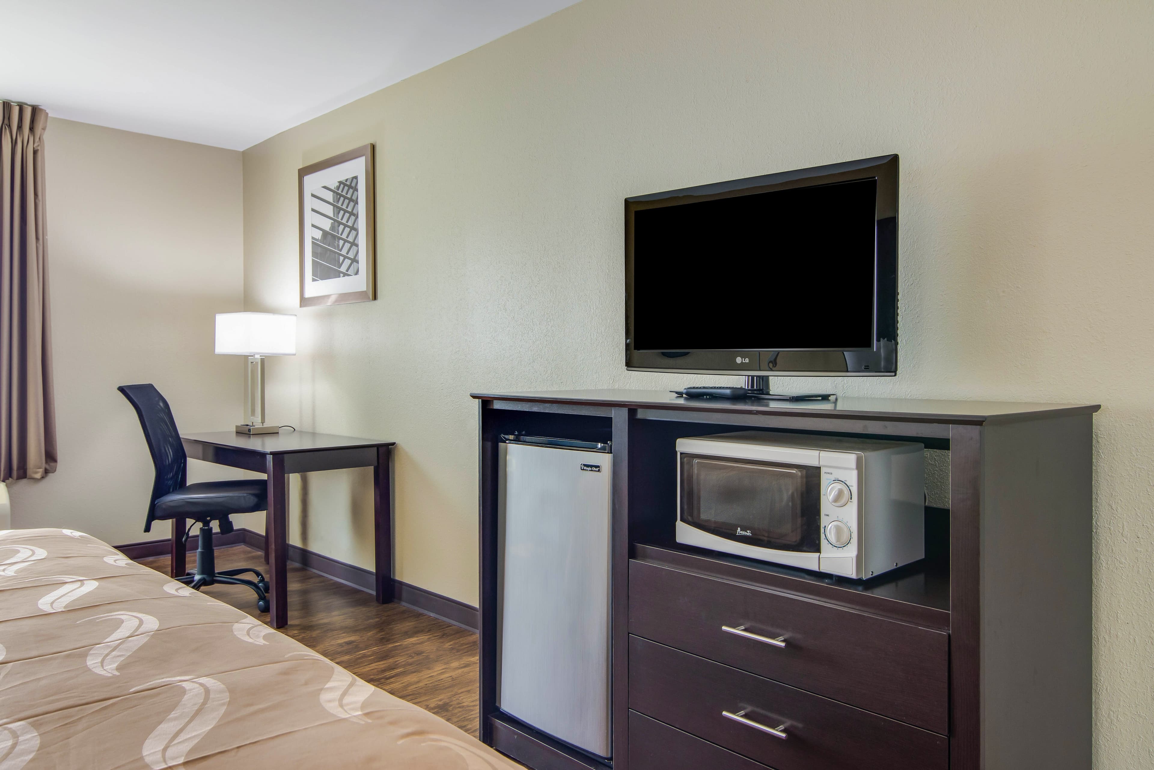 Quality Inn & Suites Canton, GA — 10