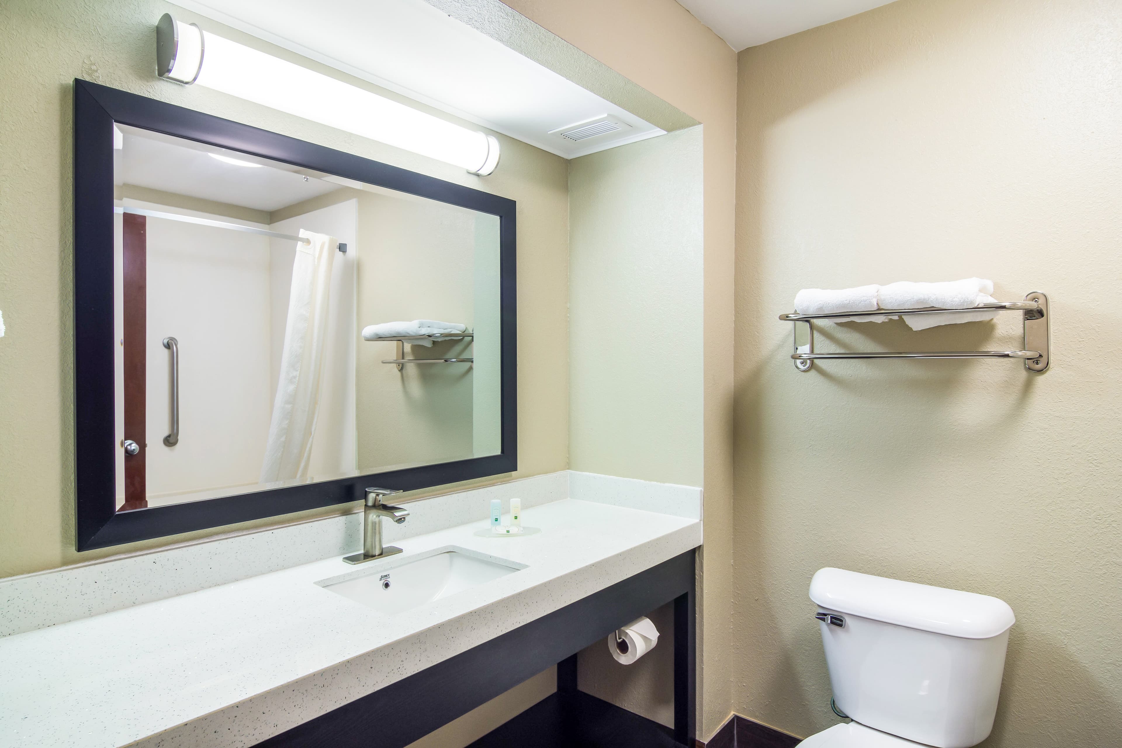 Quality Inn & Suites Canton, GA — 12
