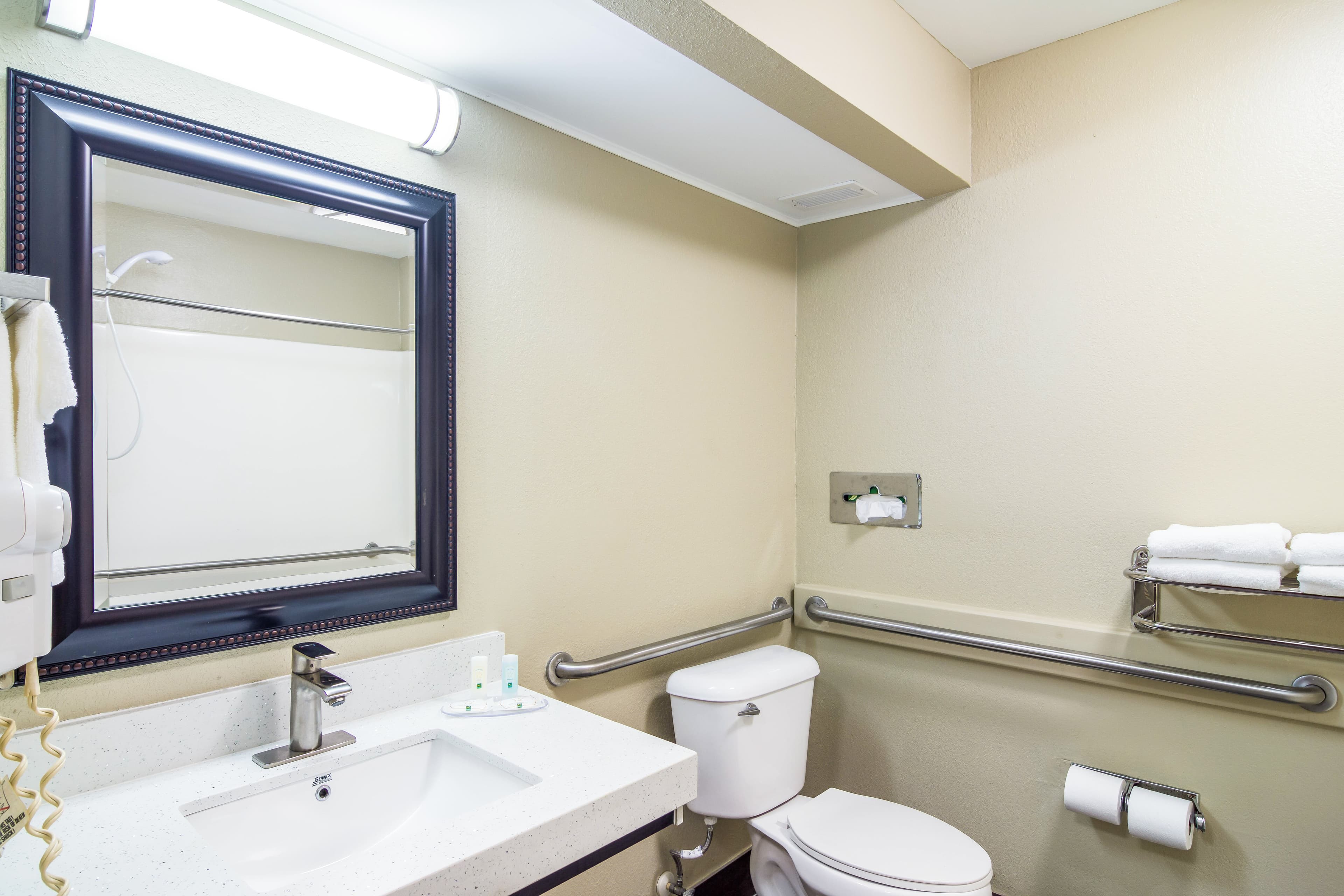 Quality Inn & Suites Canton, GA - Image 2