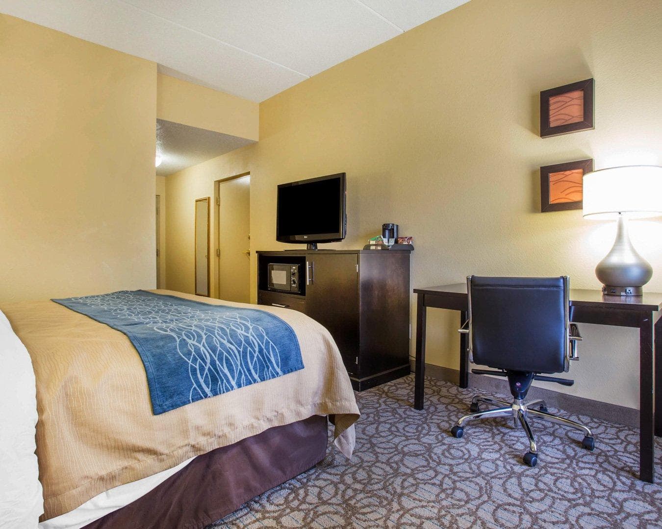 Comfort Inn & Suites at Stone Mountain - Image 4