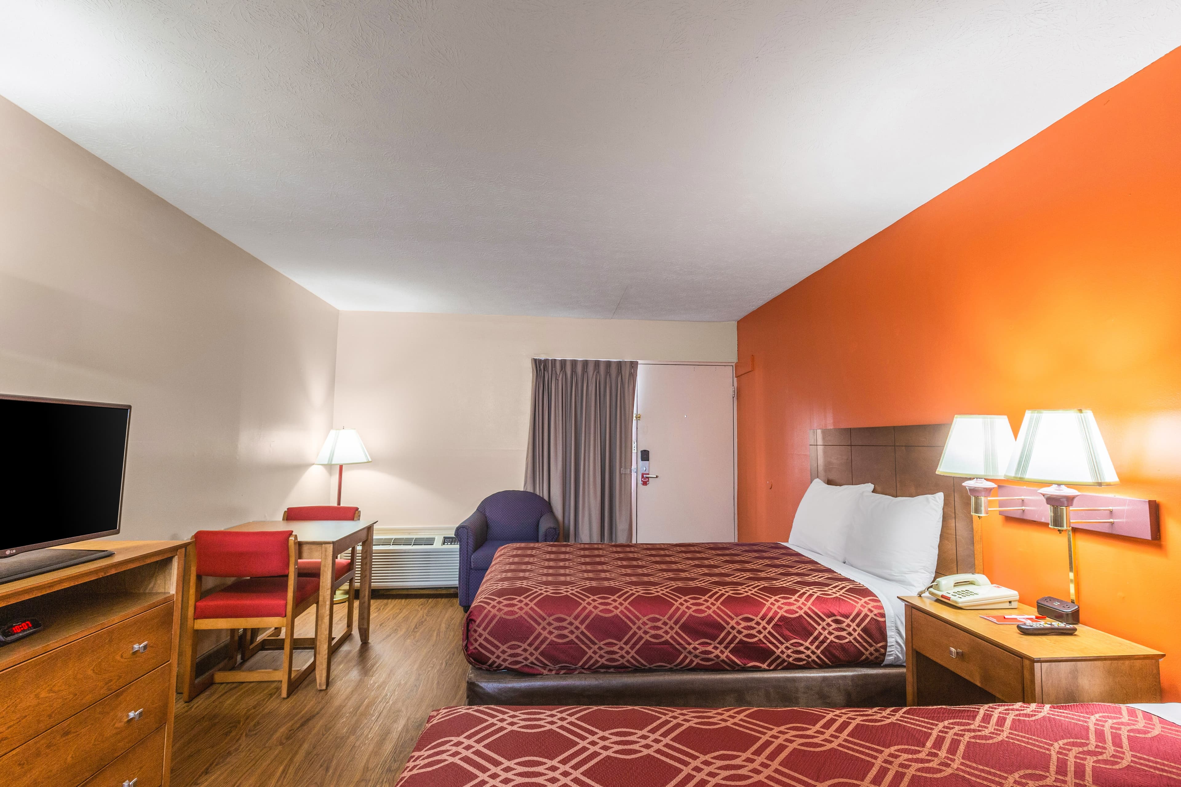 Econo Lodge McDonough South — 9