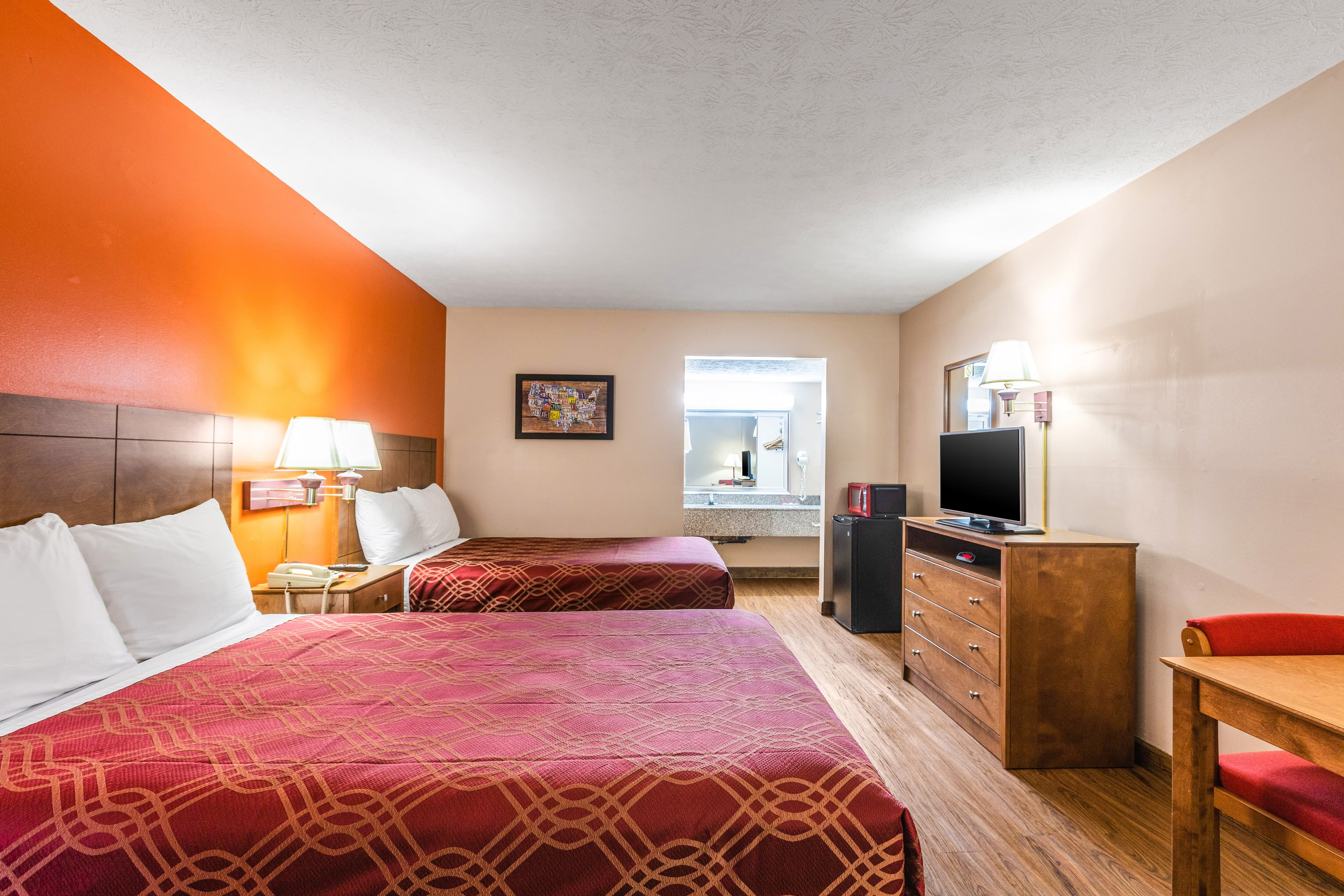 Econo Lodge McDonough South — 10