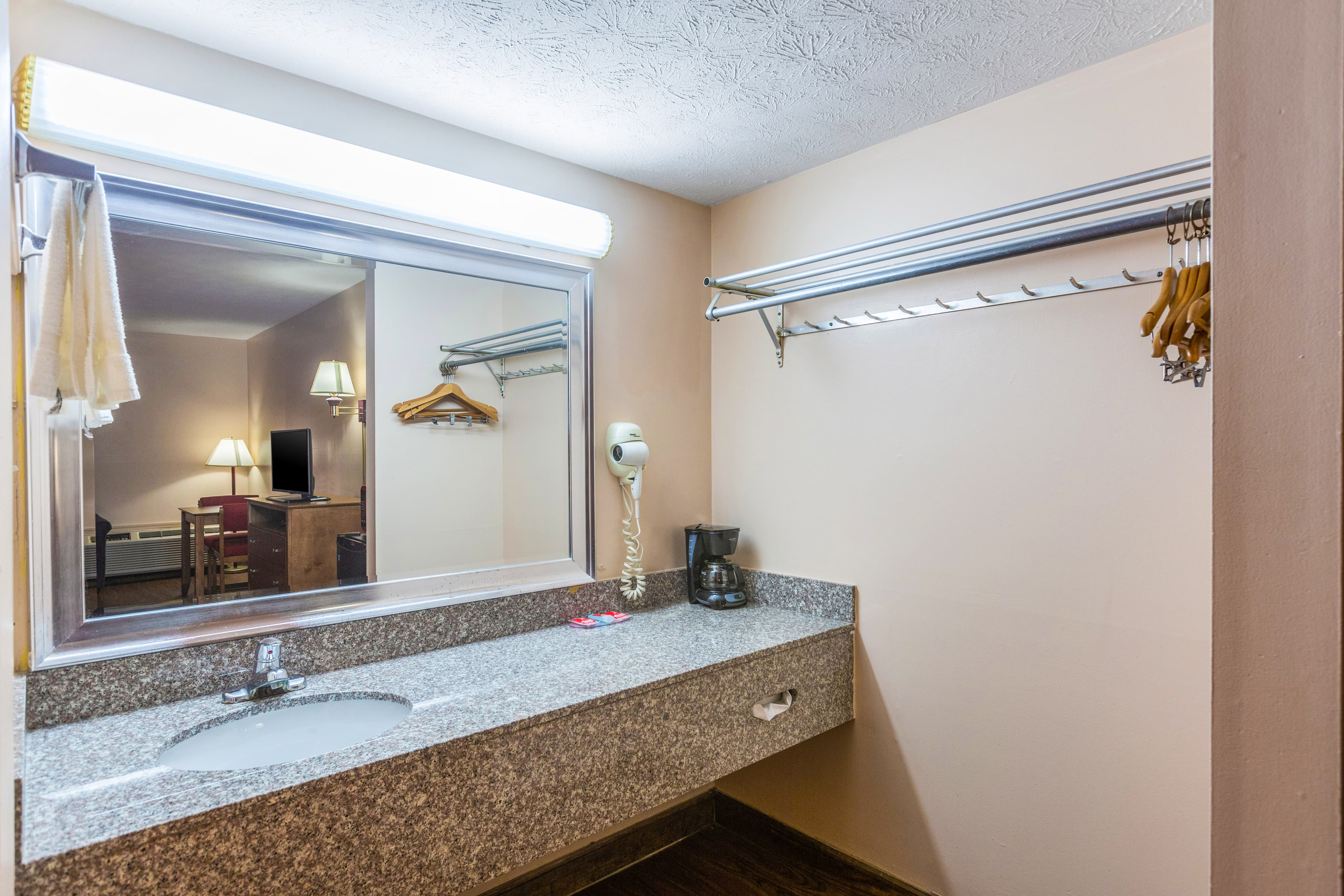 Econo Lodge McDonough South — 11
