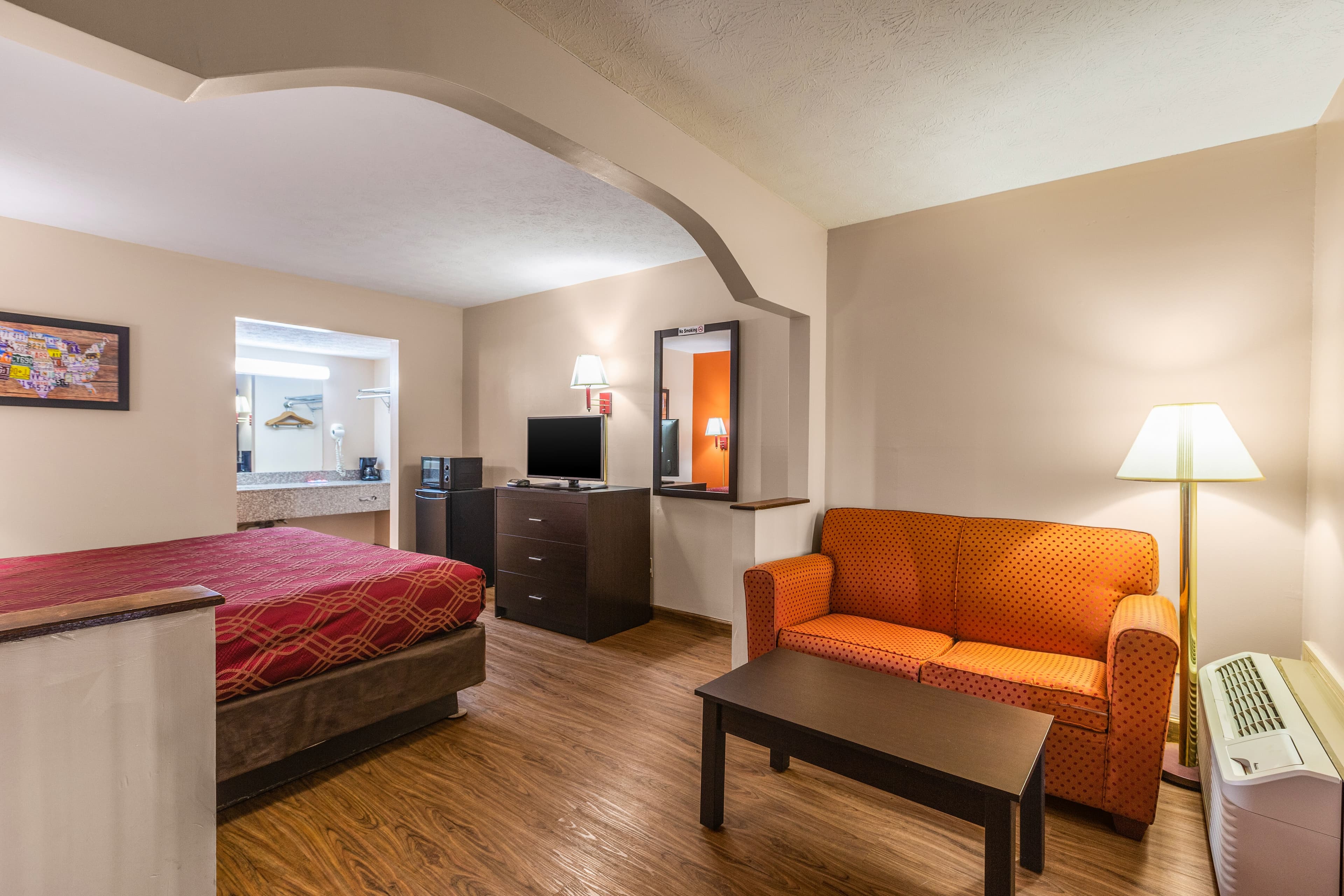 Econo Lodge McDonough South - Image 5
