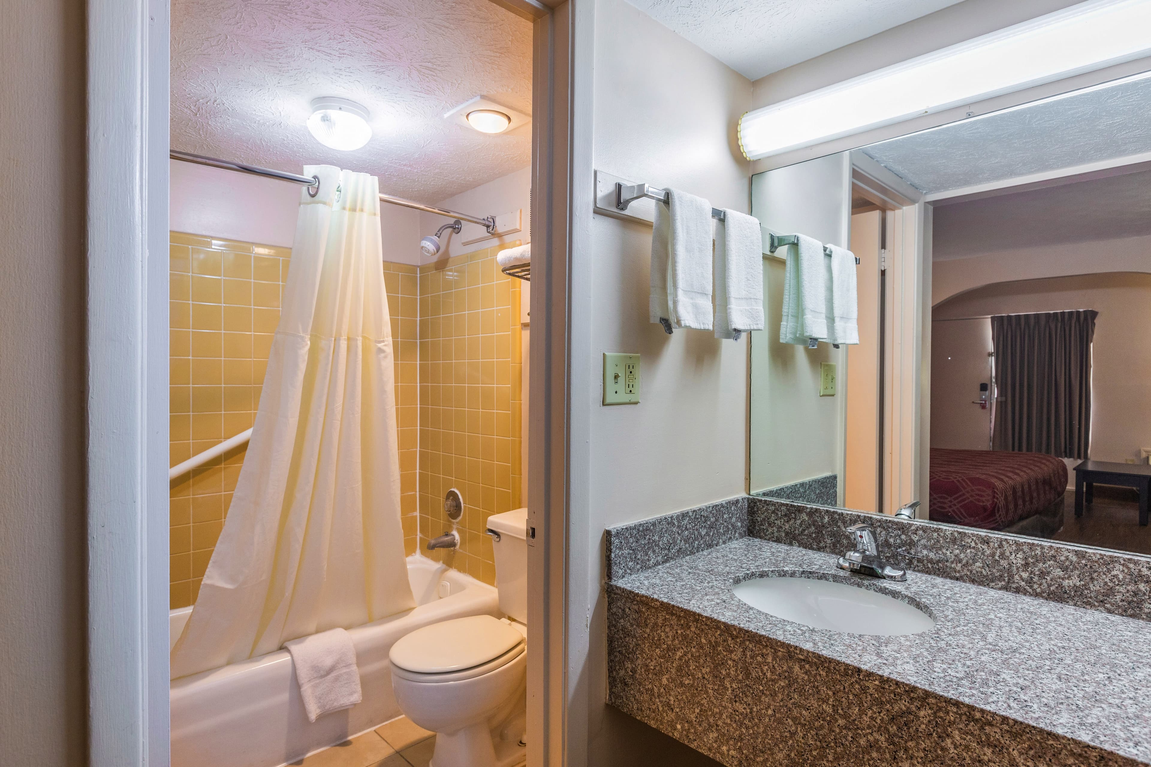 Econo Lodge McDonough South — 18