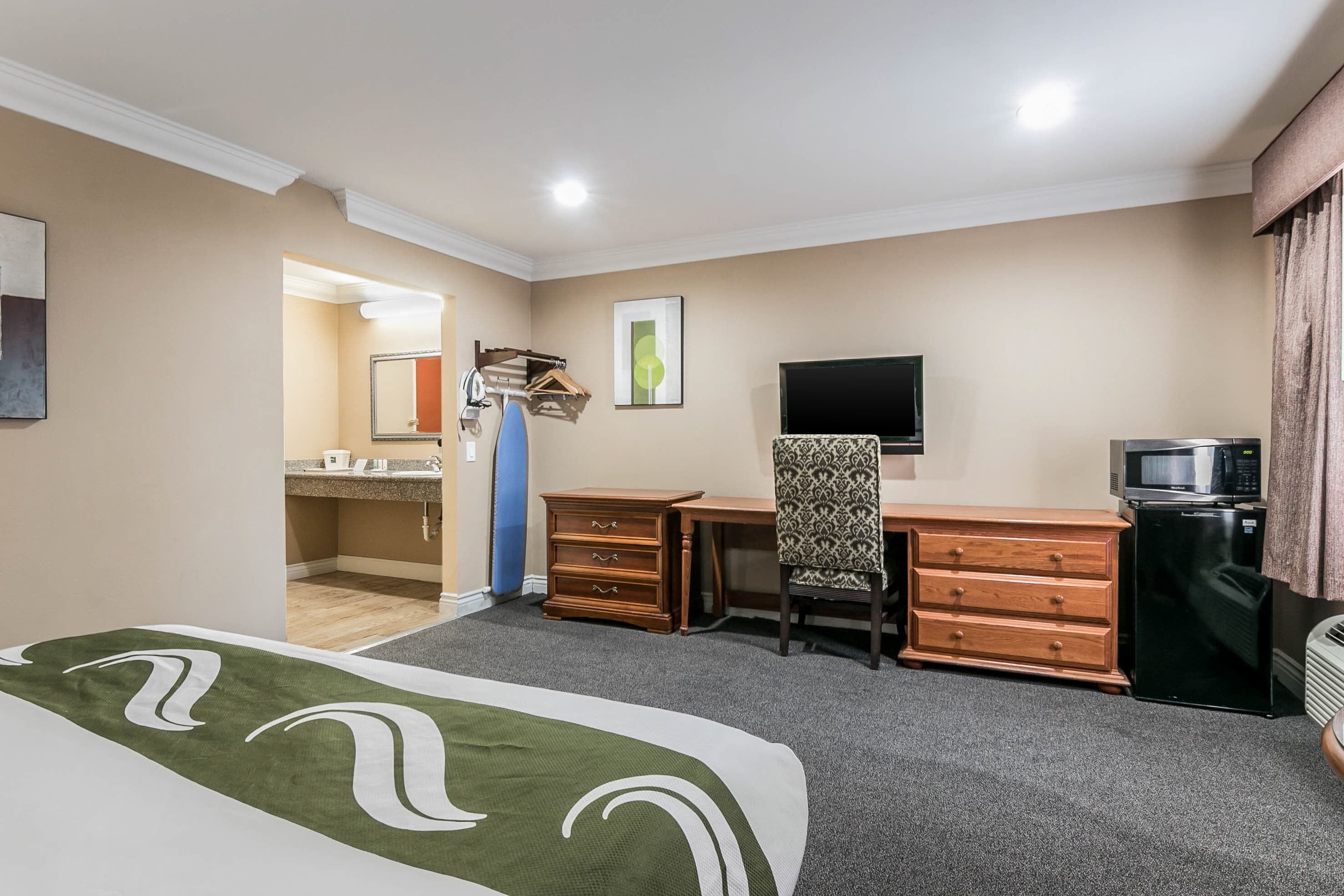 Quality Inn & Suites Atlanta Airport South - Image 4