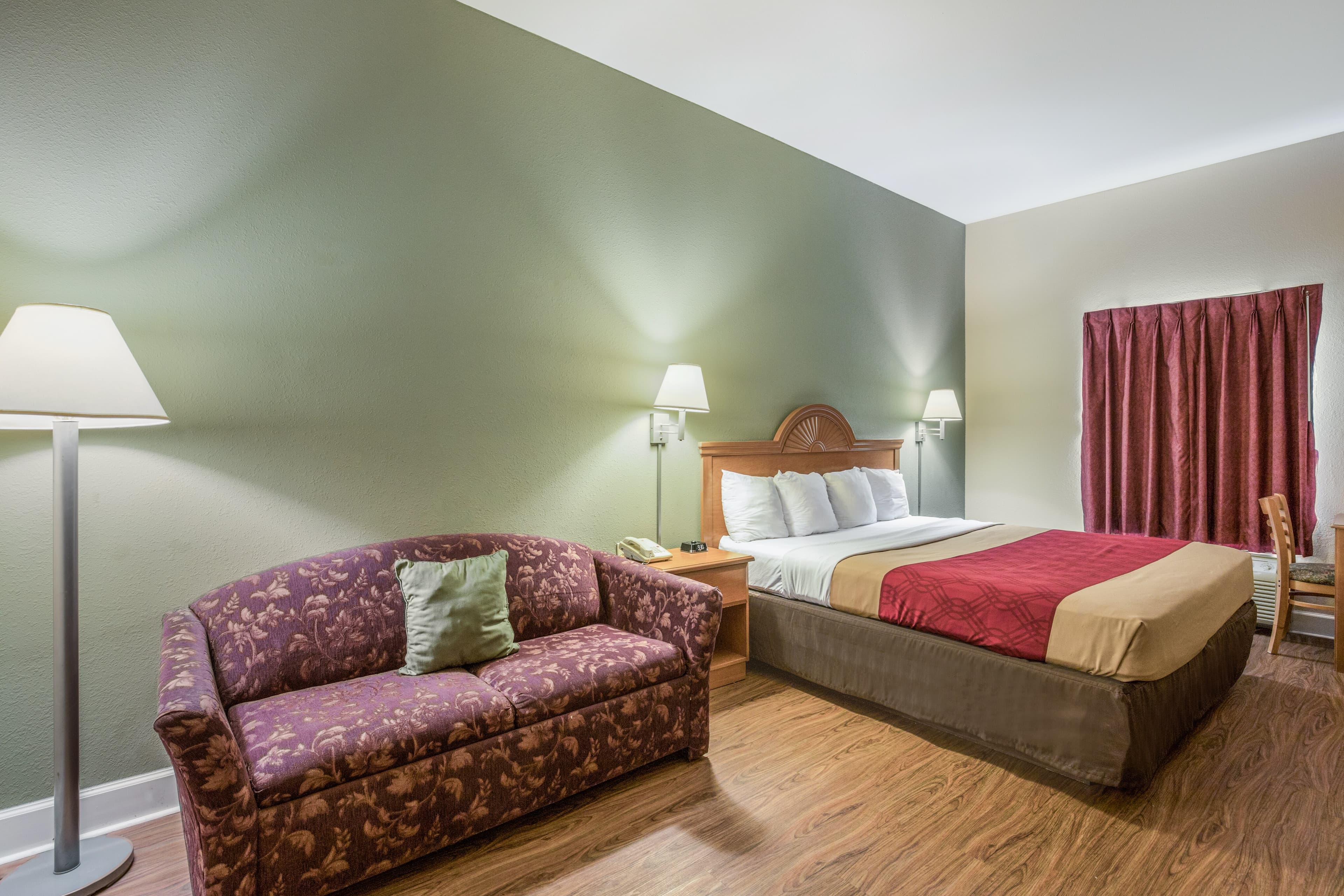 Econo Lodge Valdosta Mall Area - Image 1