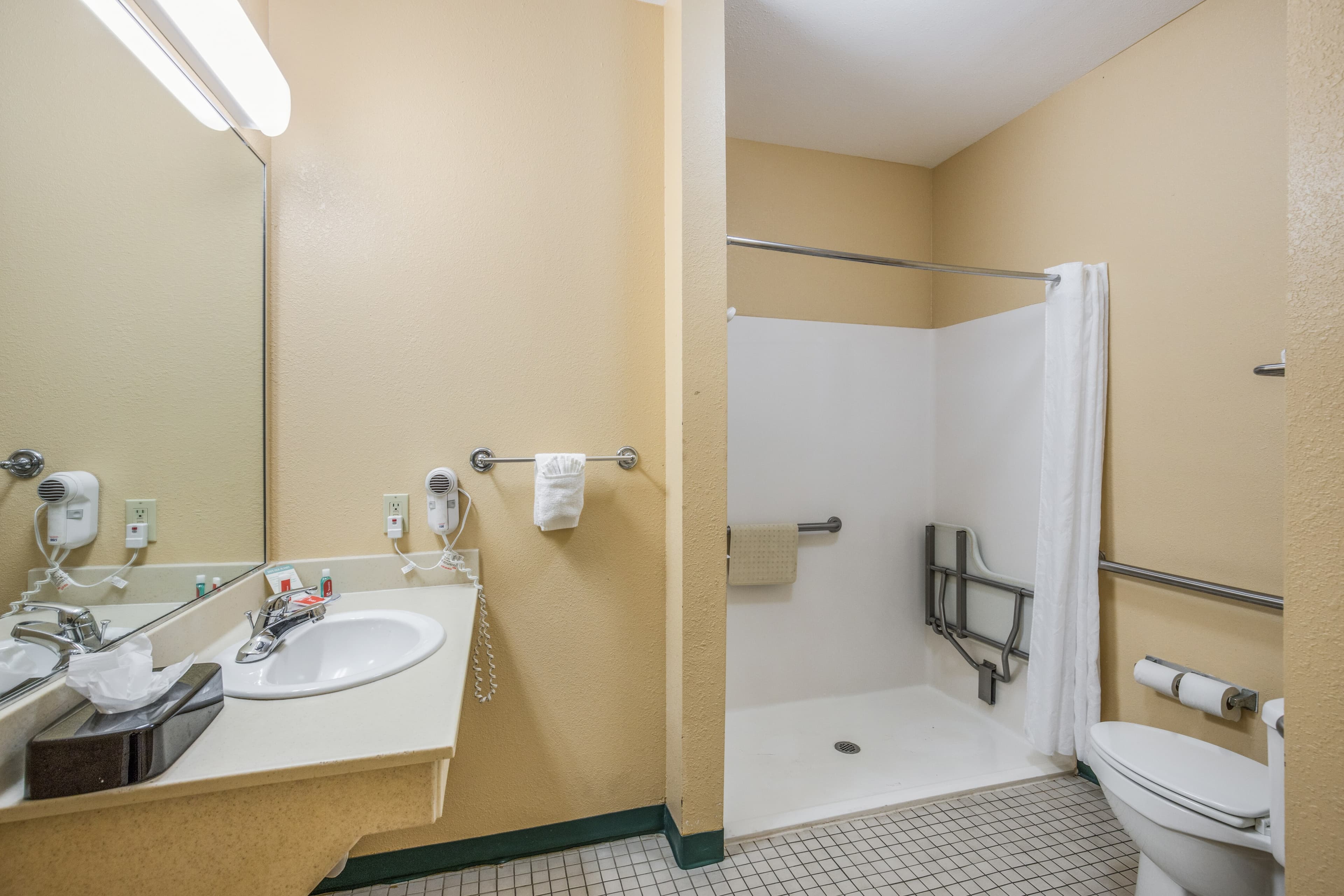 Econo Lodge Valdosta Mall Area - Image 3
