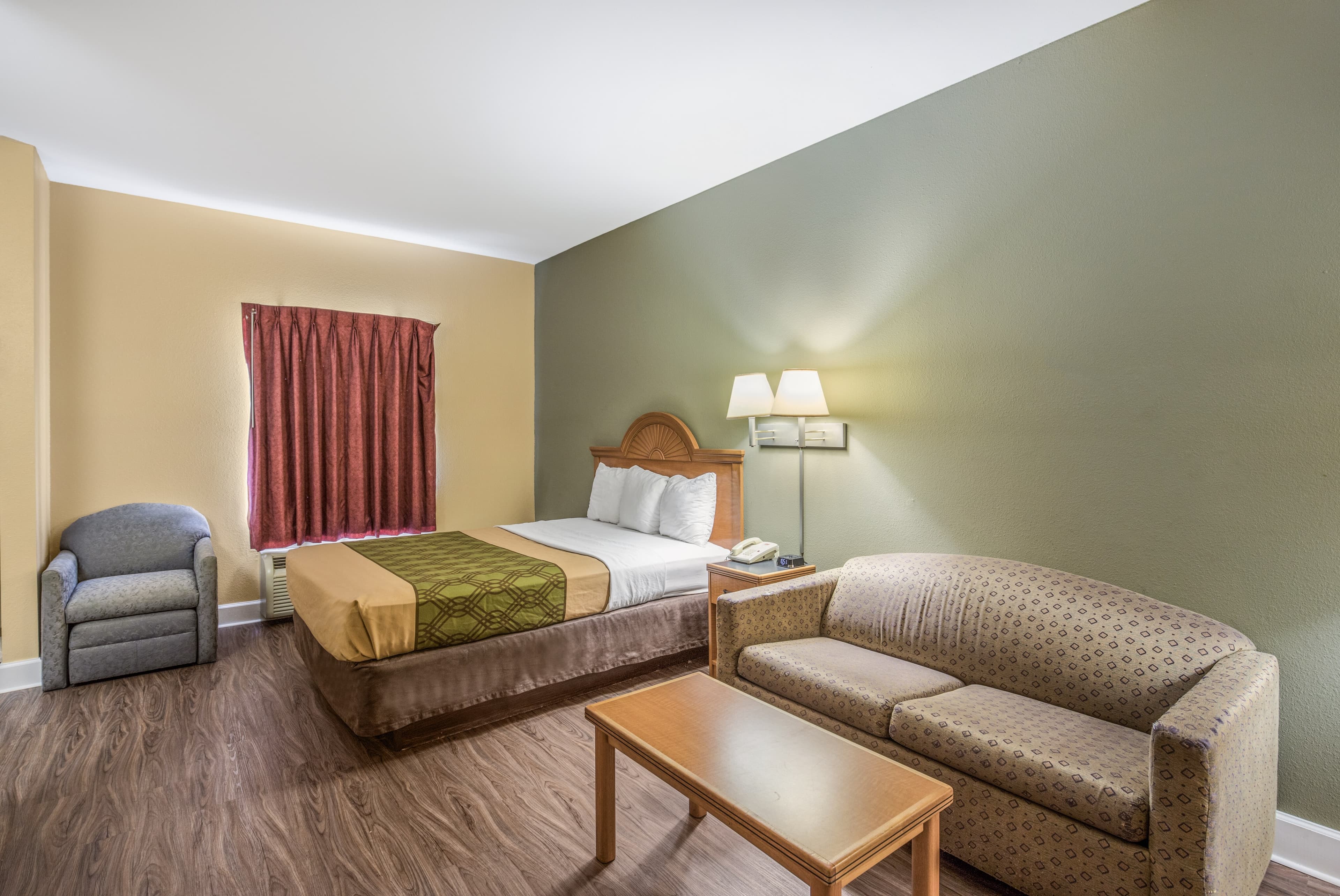 Econo Lodge Valdosta Mall Area - Image 4