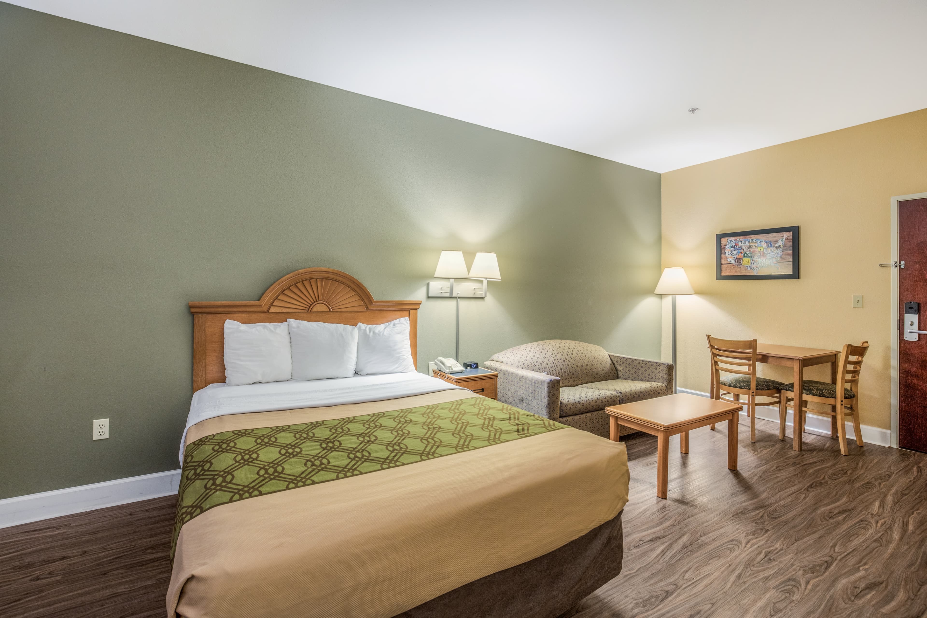 Econo Lodge Valdosta Mall Area — 6