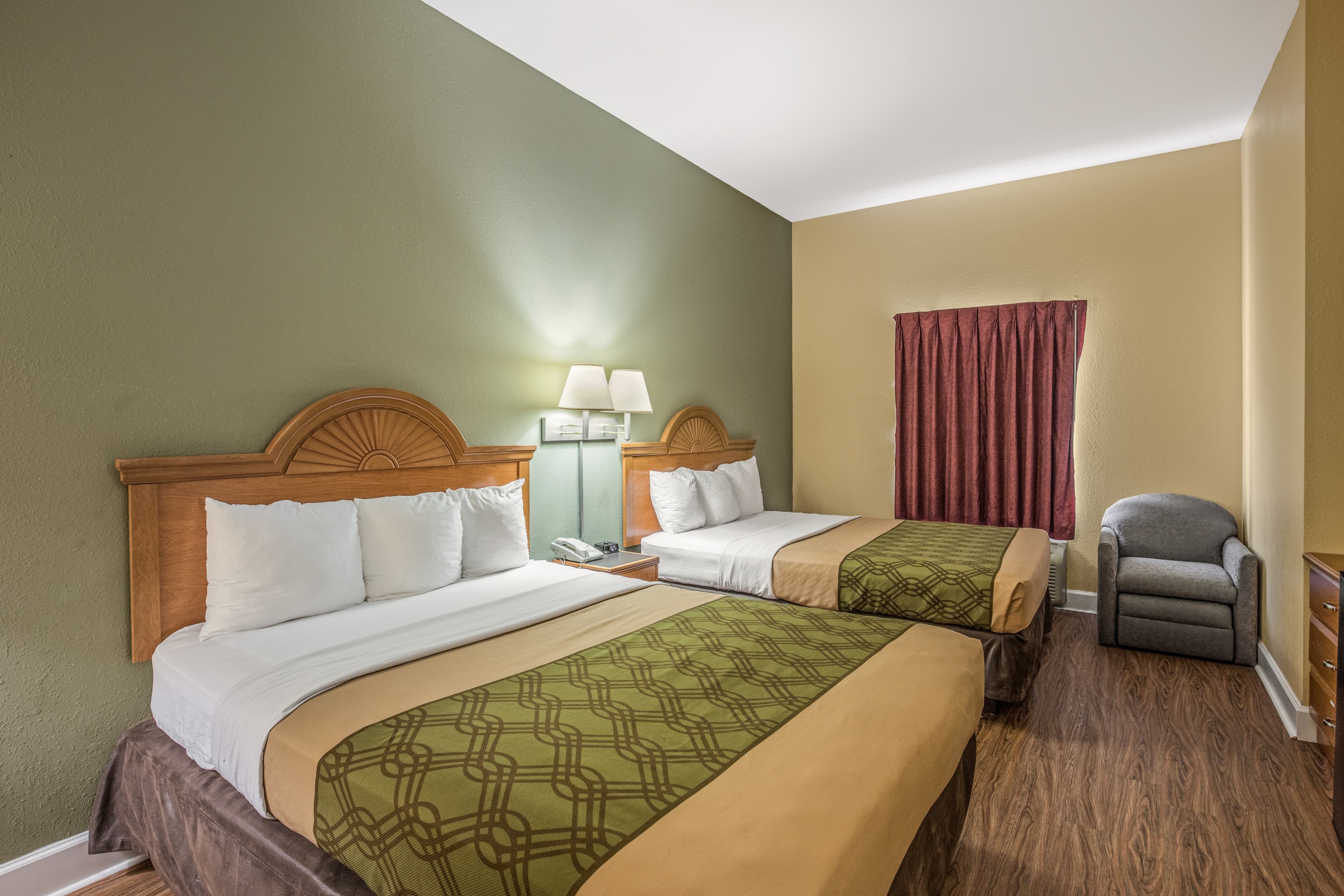 Econo Lodge Valdosta Mall Area — 7