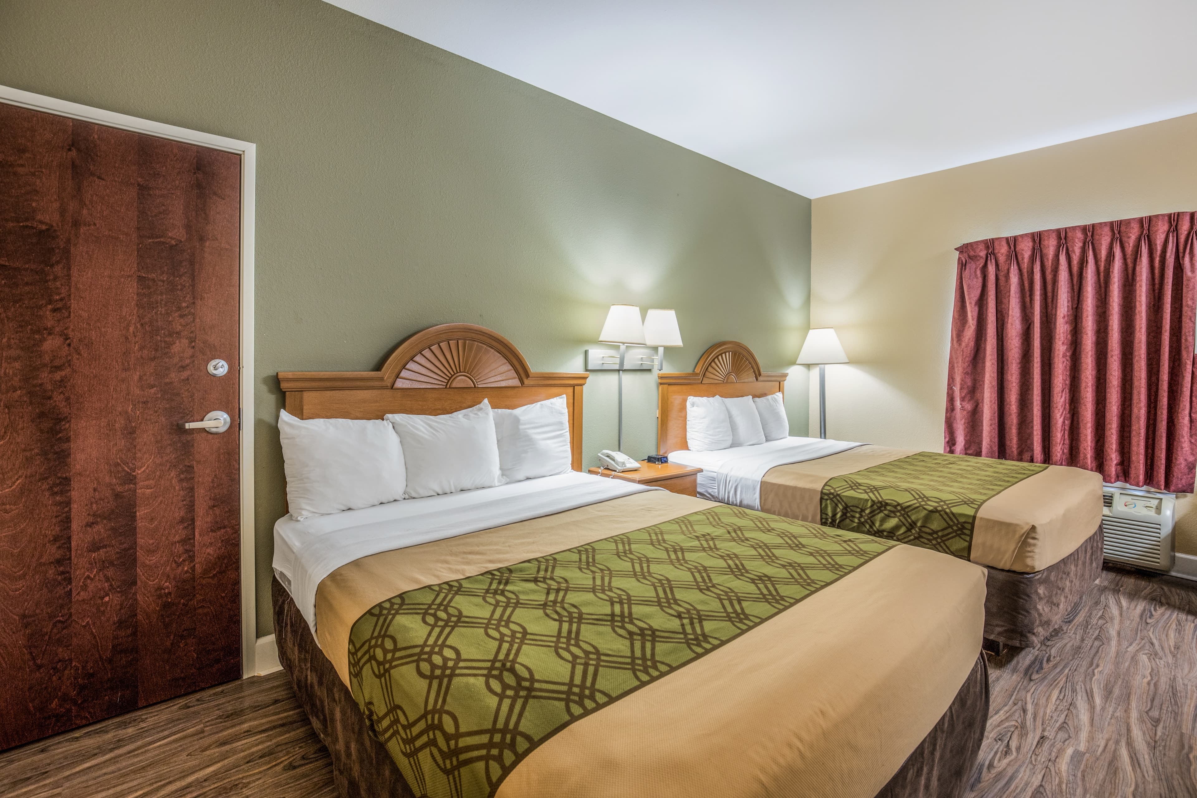 Econo Lodge Valdosta Mall Area — 9
