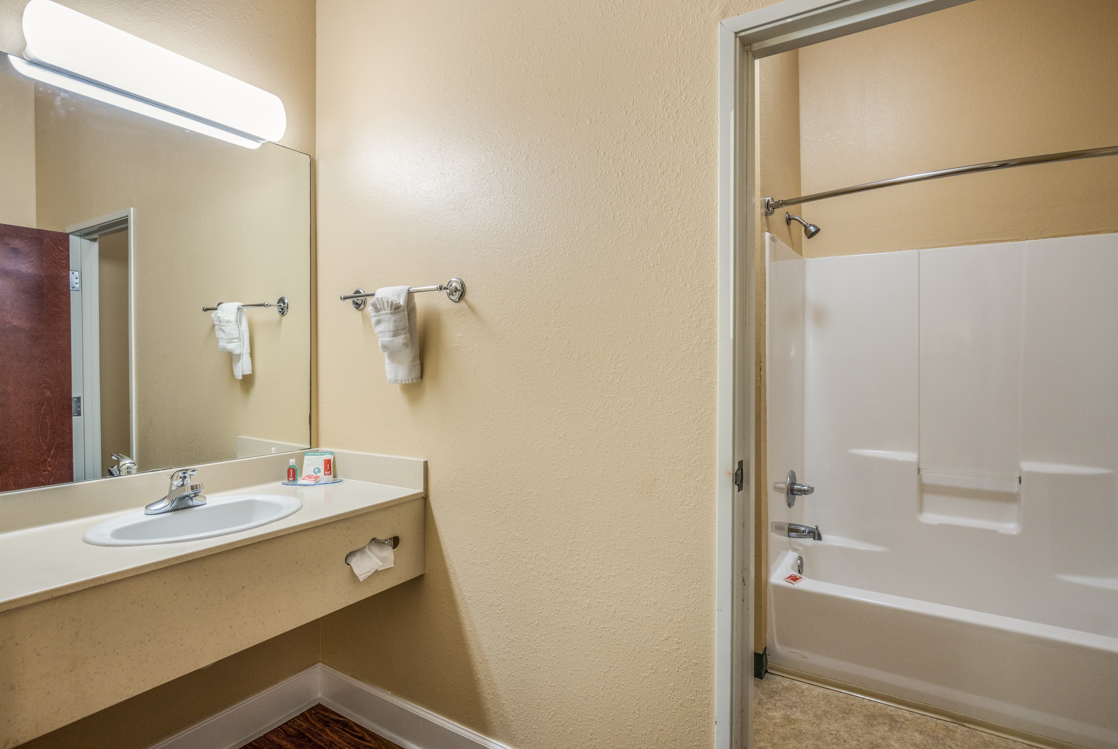 Econo Lodge Valdosta Mall Area — 10
