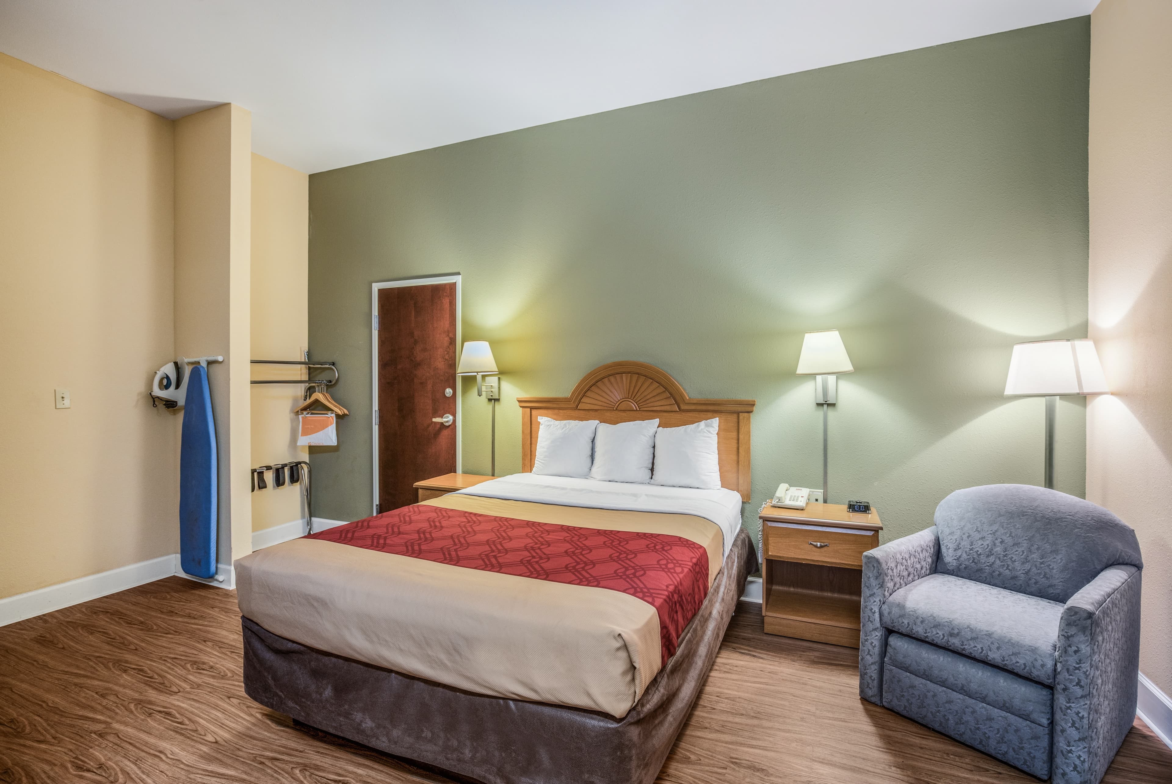 Econo Lodge Valdosta Mall Area — 16